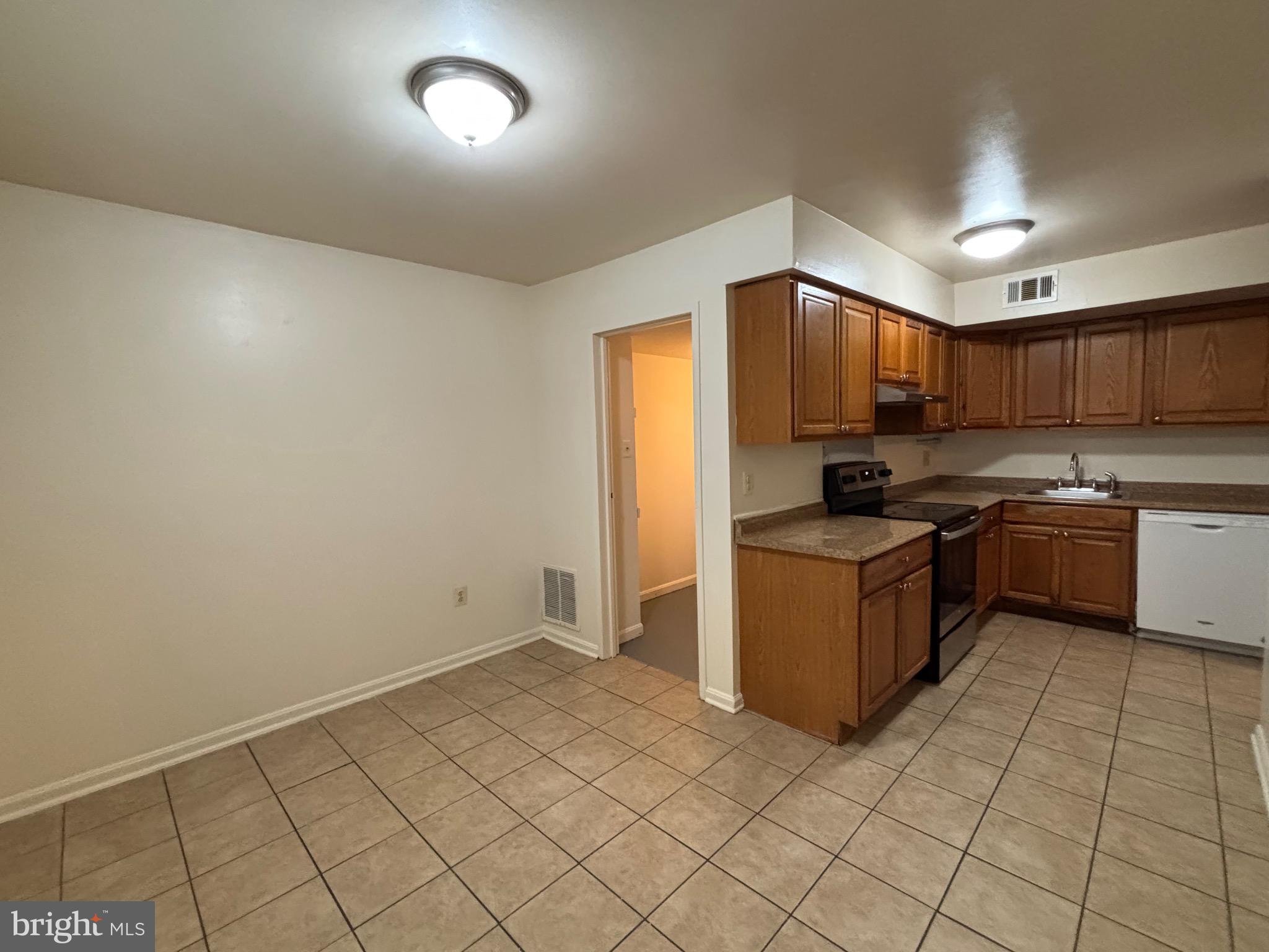 TERRACE TOWNHOUSES OF ANNANDALE - Residential Lease