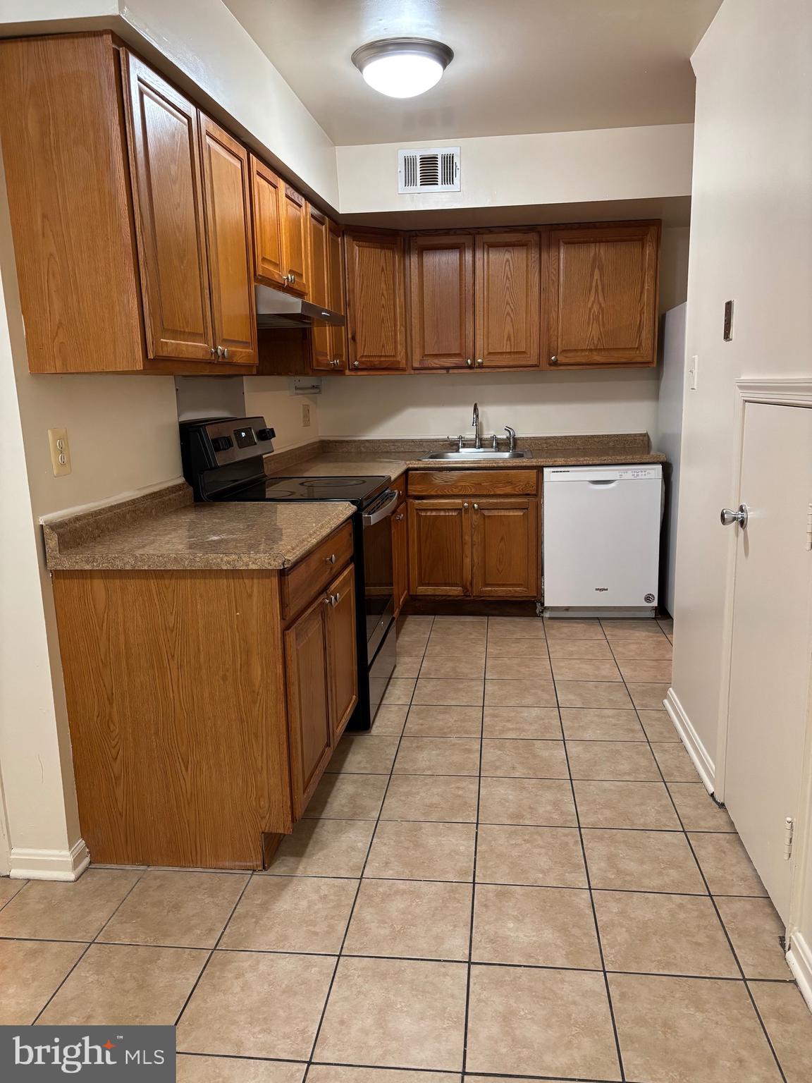 TERRACE TOWNHOUSES OF ANNANDALE - Residential Lease