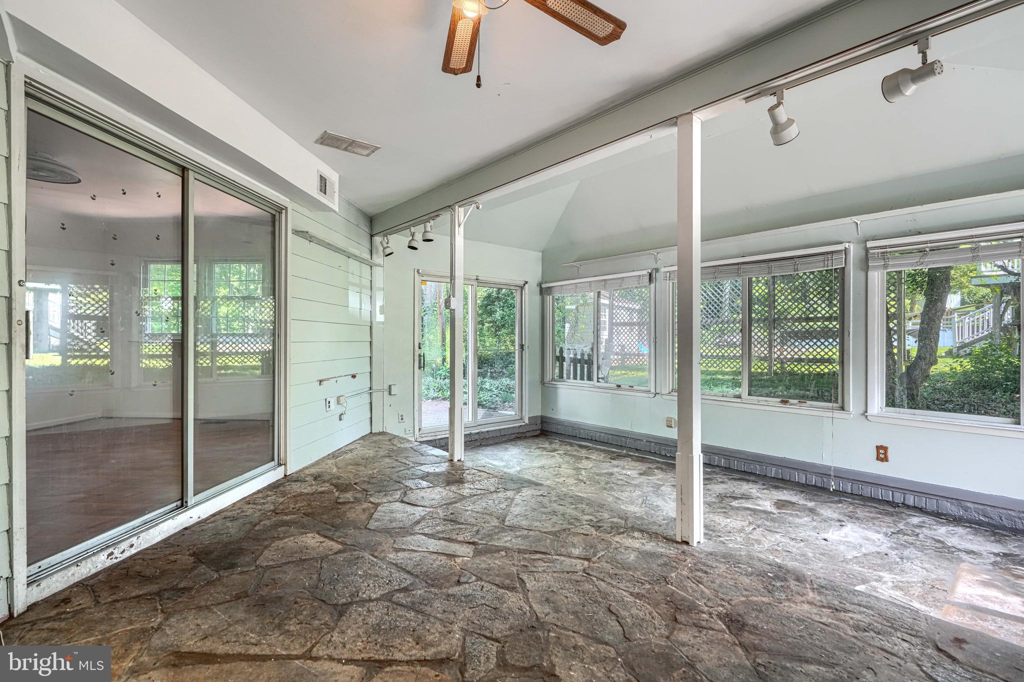 HUNTING LODGE - Residential