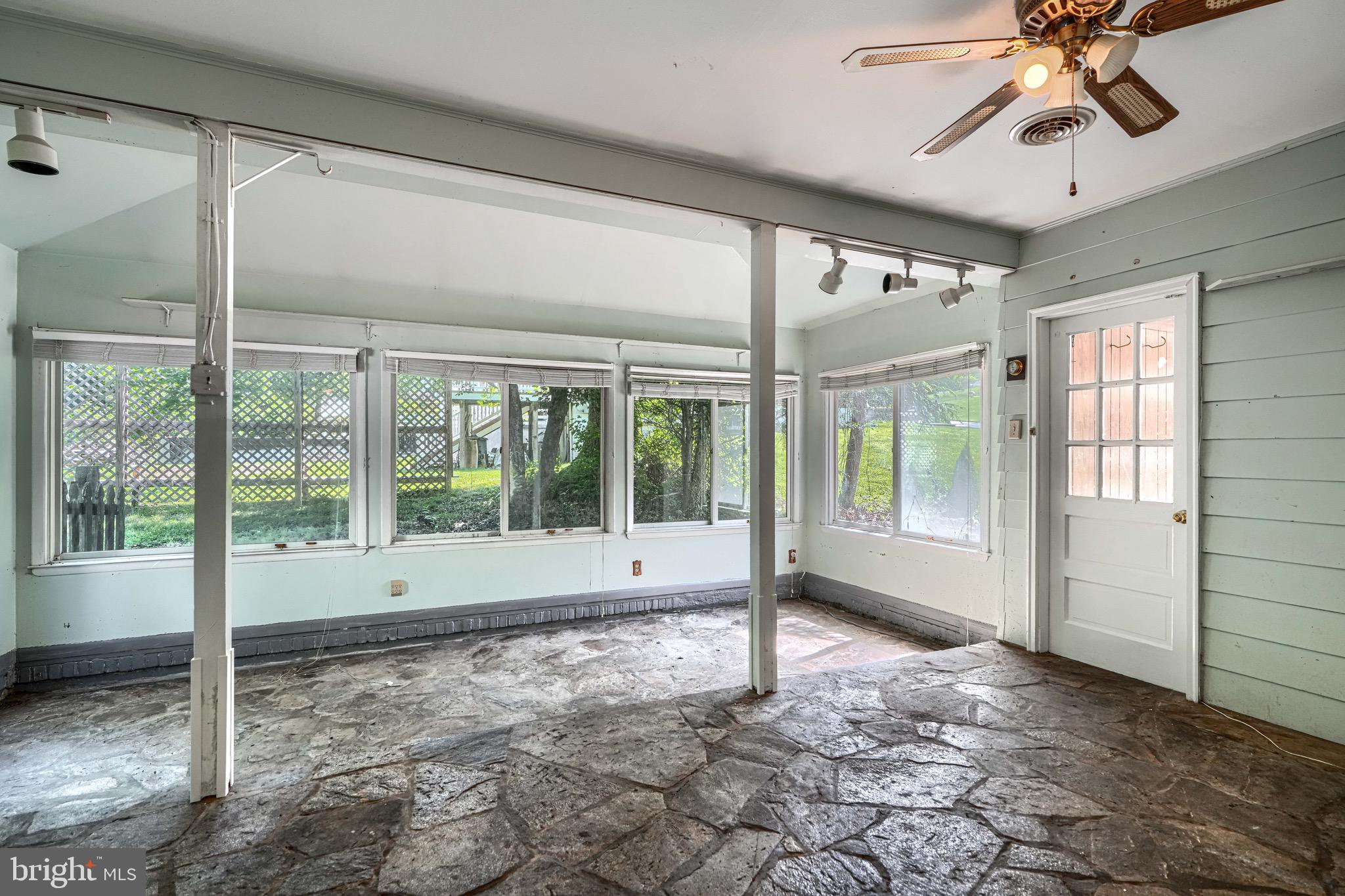 HUNTING LODGE - Residential