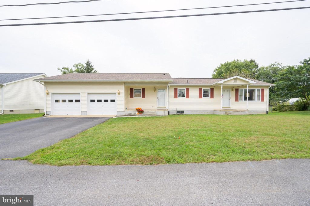 Photo of 114 Mystical Way, INWOOD, WV 25428 (MLS # WVBE2044756)
