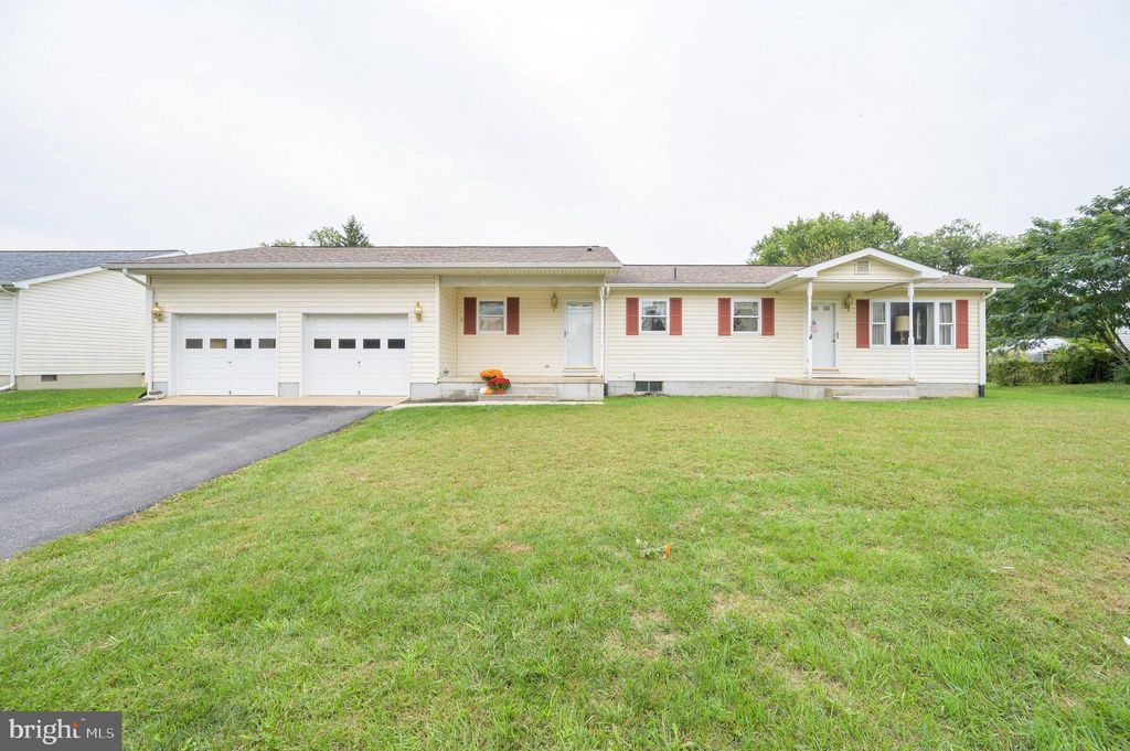 Photo of 114 Mystical Way, INWOOD, WV 25428 (MLS # WVBE2044756)