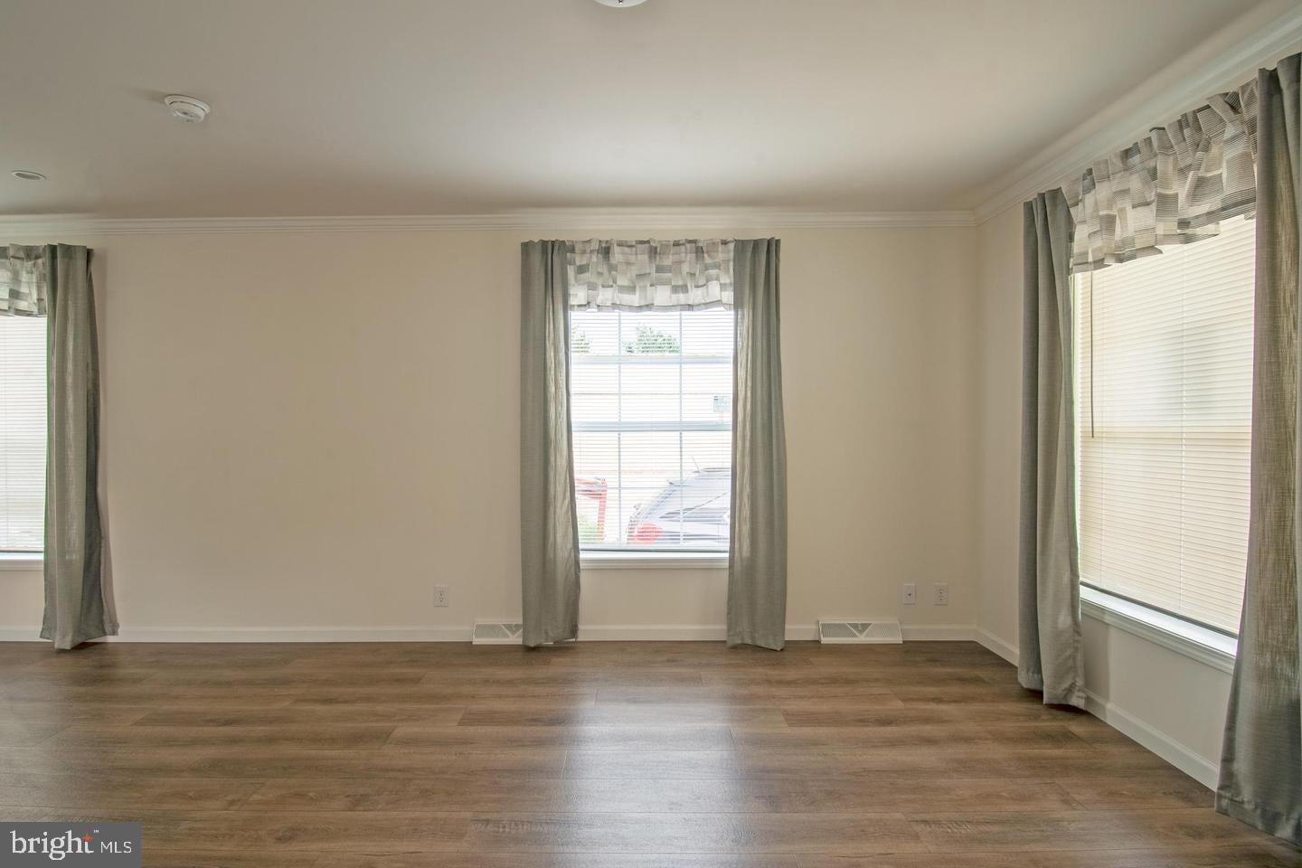 6 GREENWOOD CIRCLE