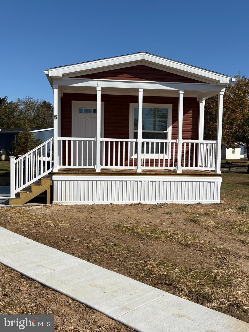 6 GREENWOOD CIRCLE