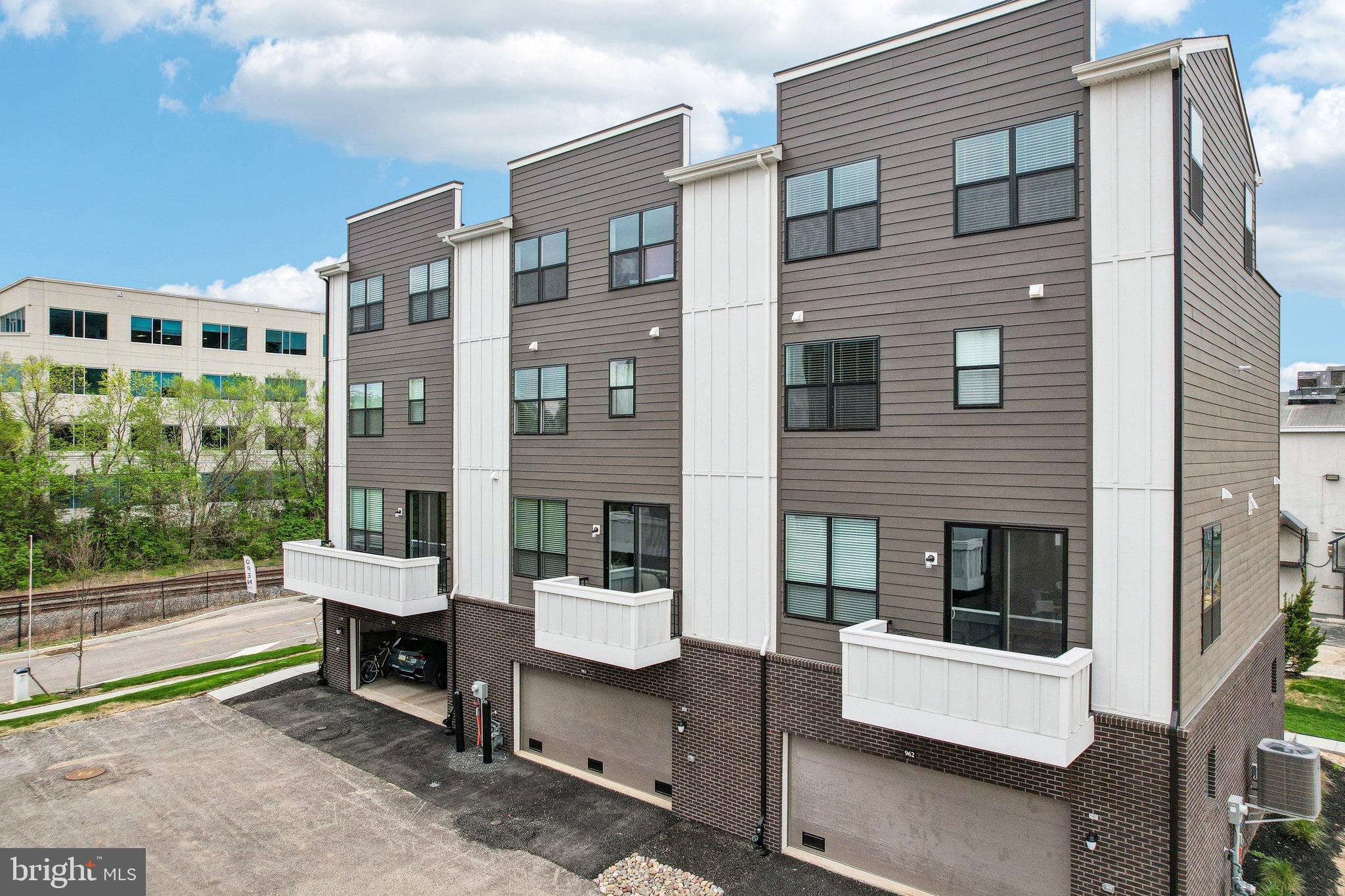 RIVER PLACE - Residential