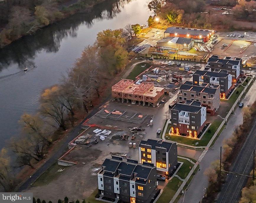 RIVER PLACE - Residential