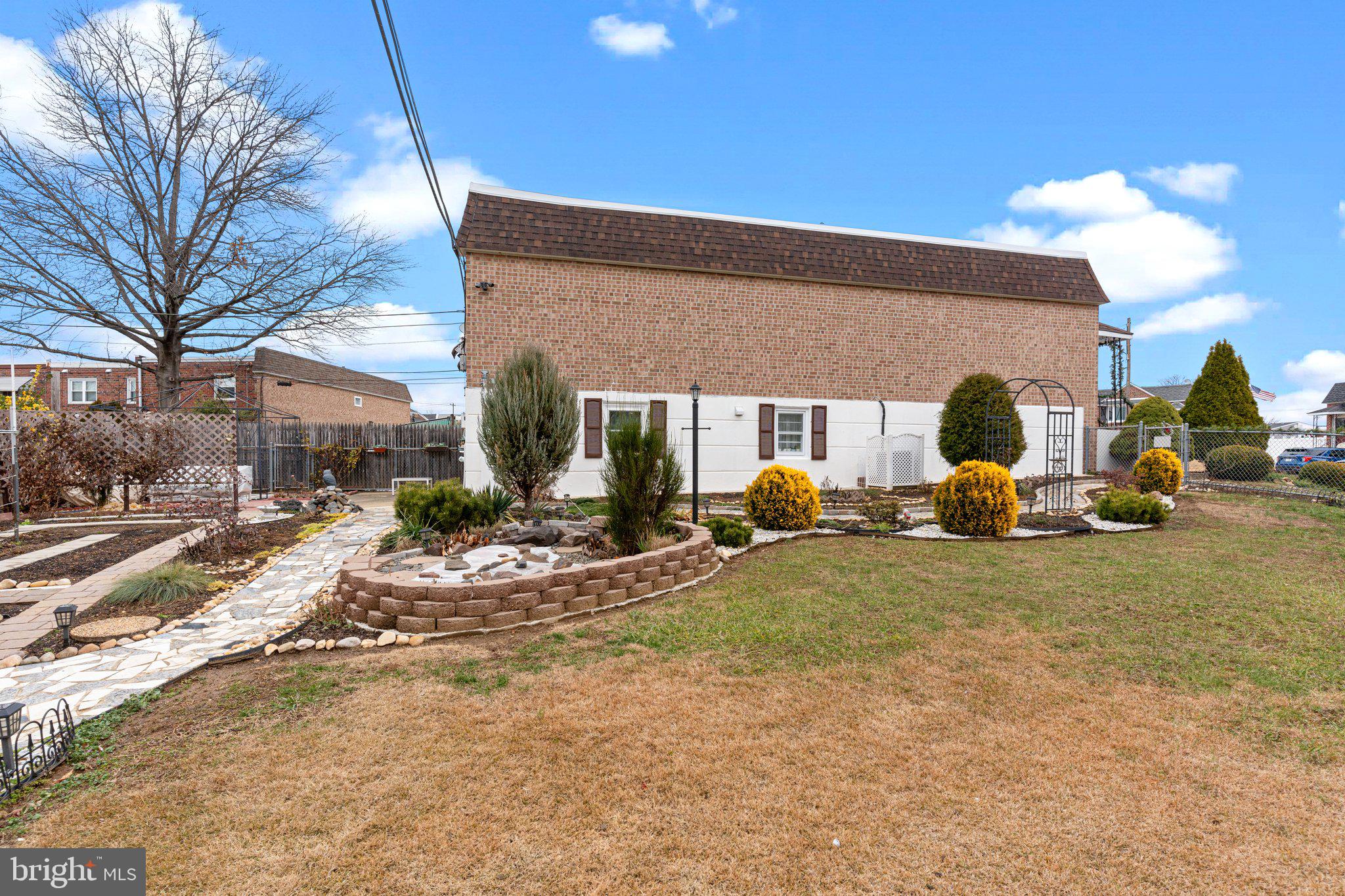 ACADEMY GARDENS - Residential