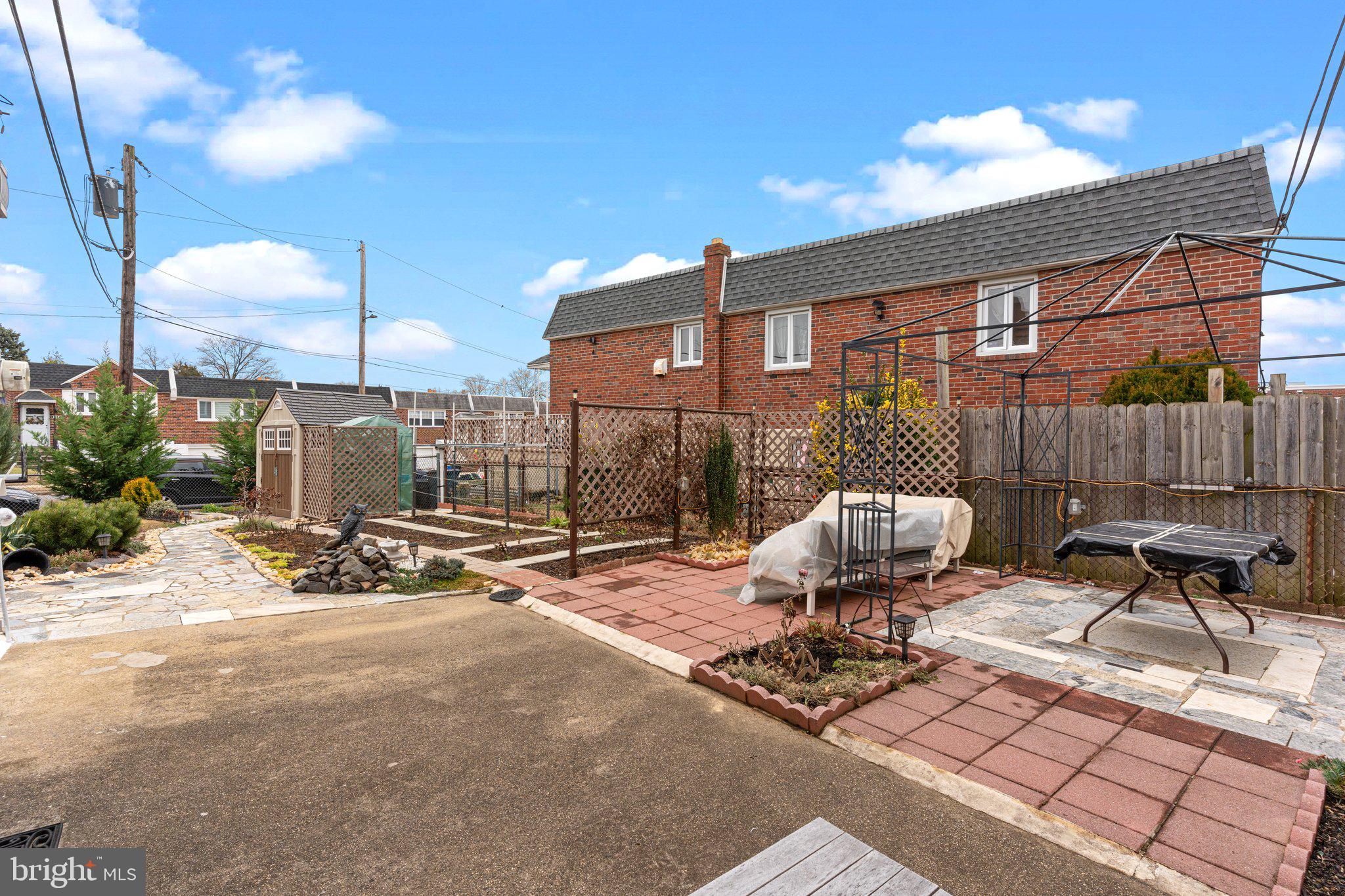 ACADEMY GARDENS - Residential