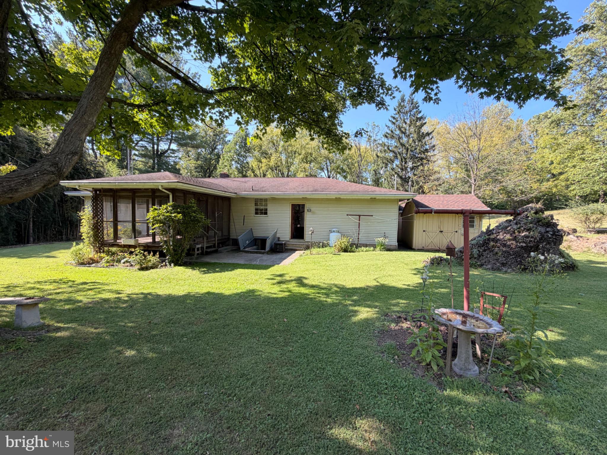 451 W NEVERSINK ROAD