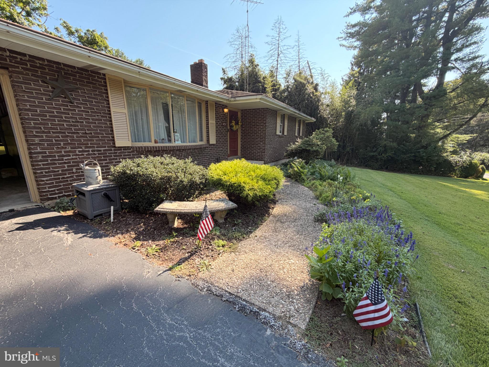 451 W NEVERSINK ROAD