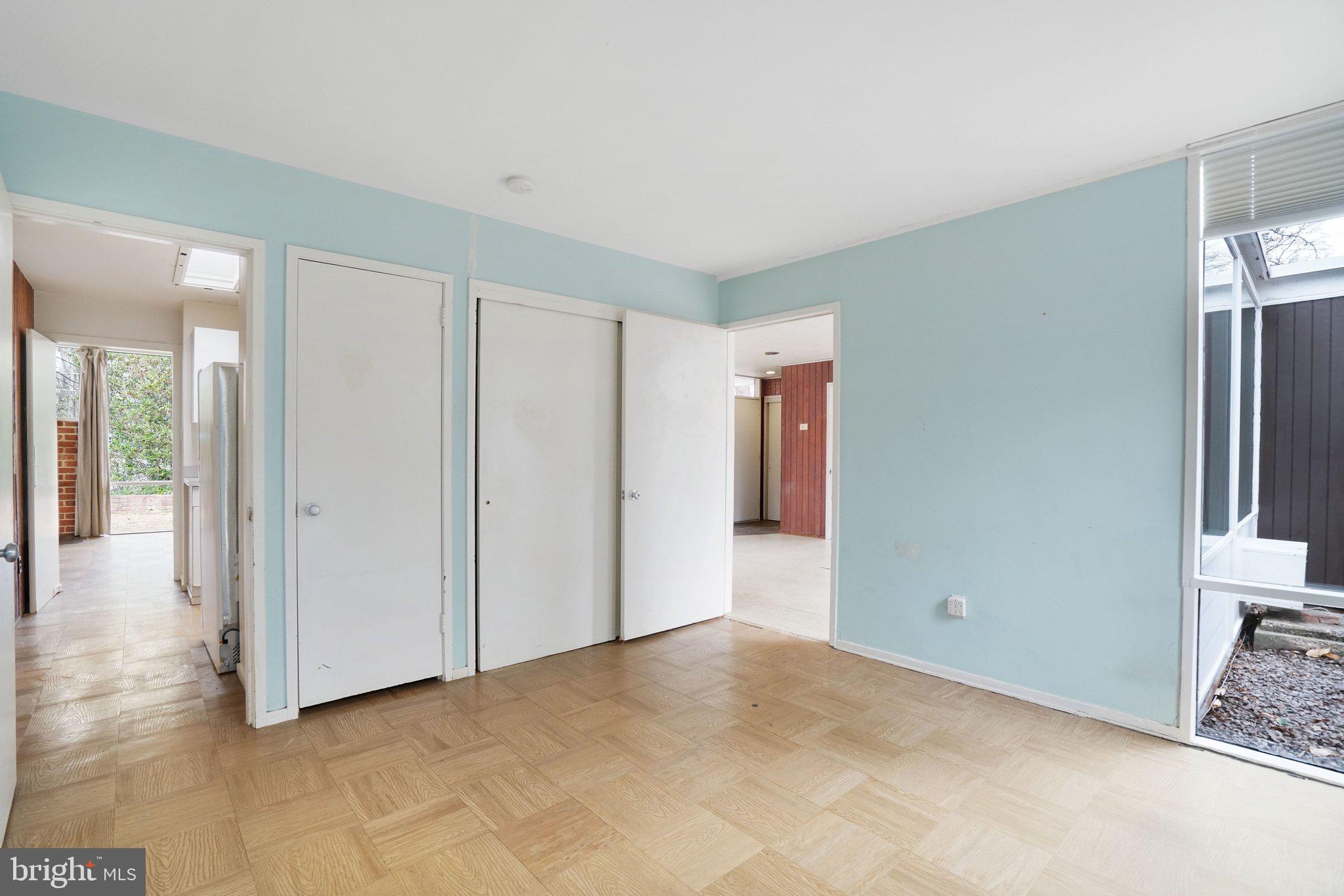 HOLLIN HILLS - Residential