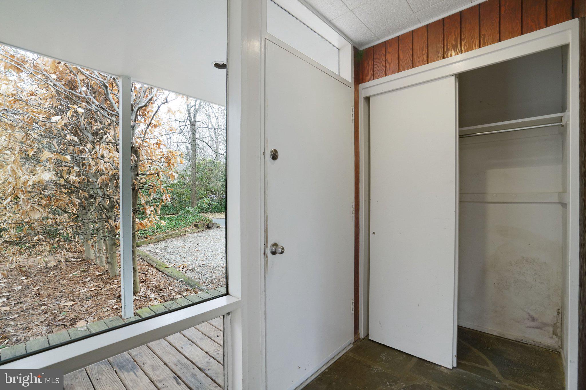 HOLLIN HILLS - Residential