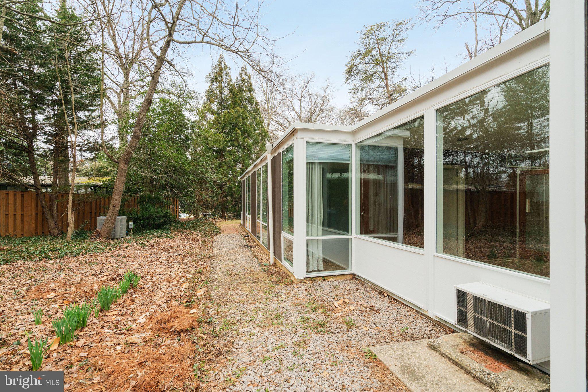 HOLLIN HILLS - Residential