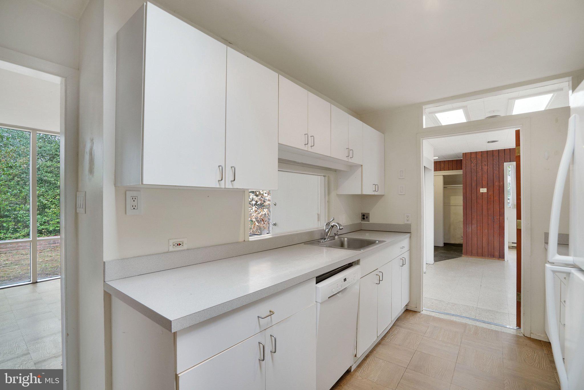 HOLLIN HILLS - Residential