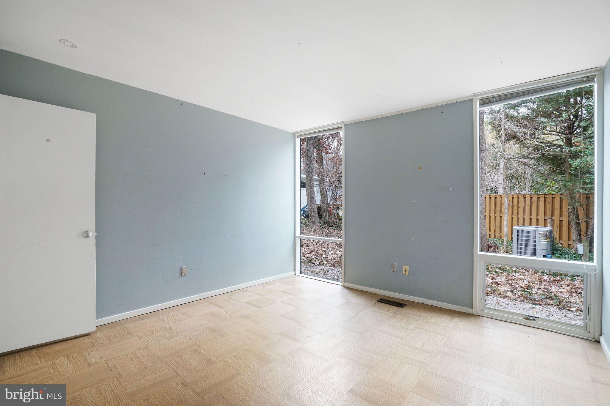 HOLLIN HILLS - Residential