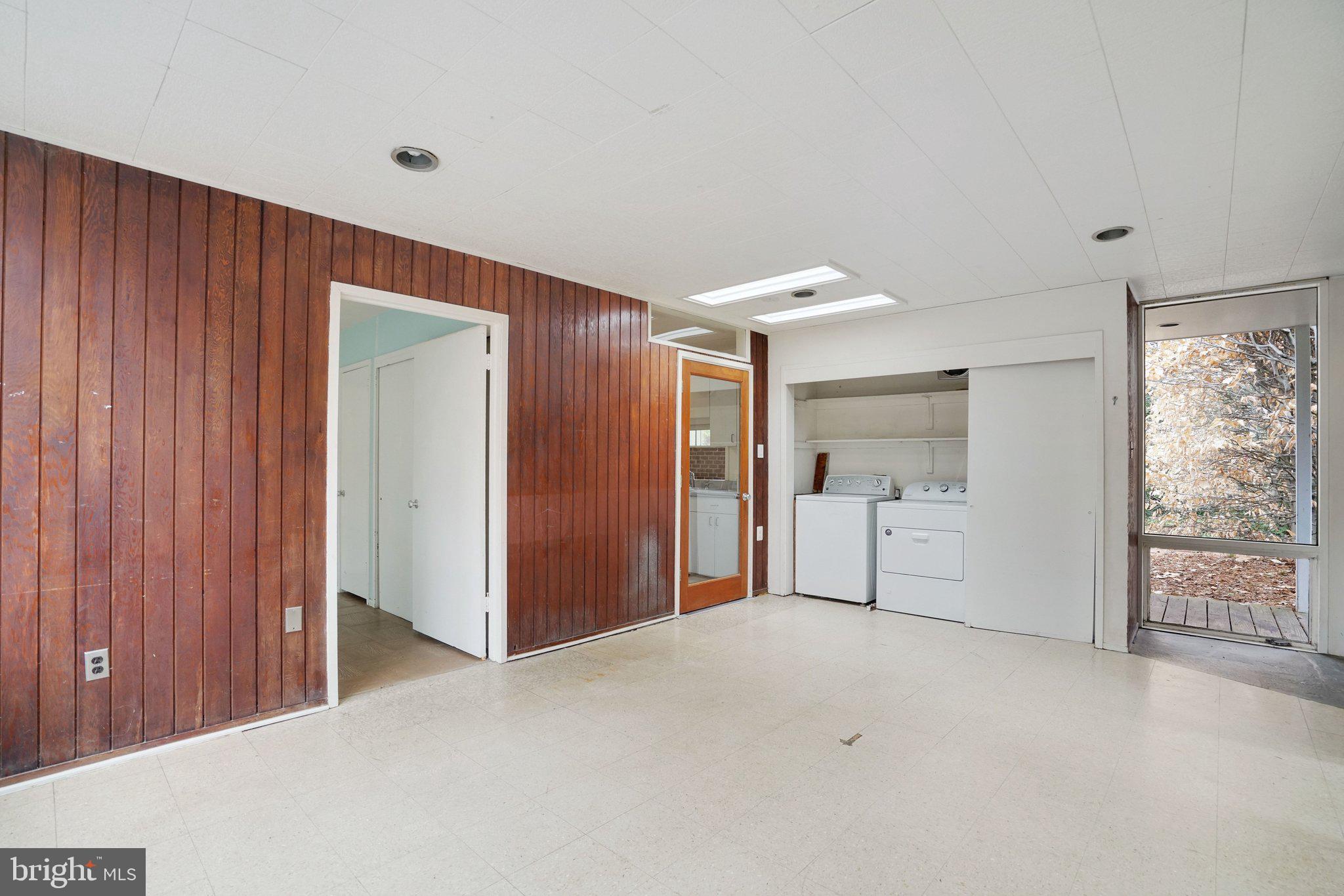 HOLLIN HILLS - Residential