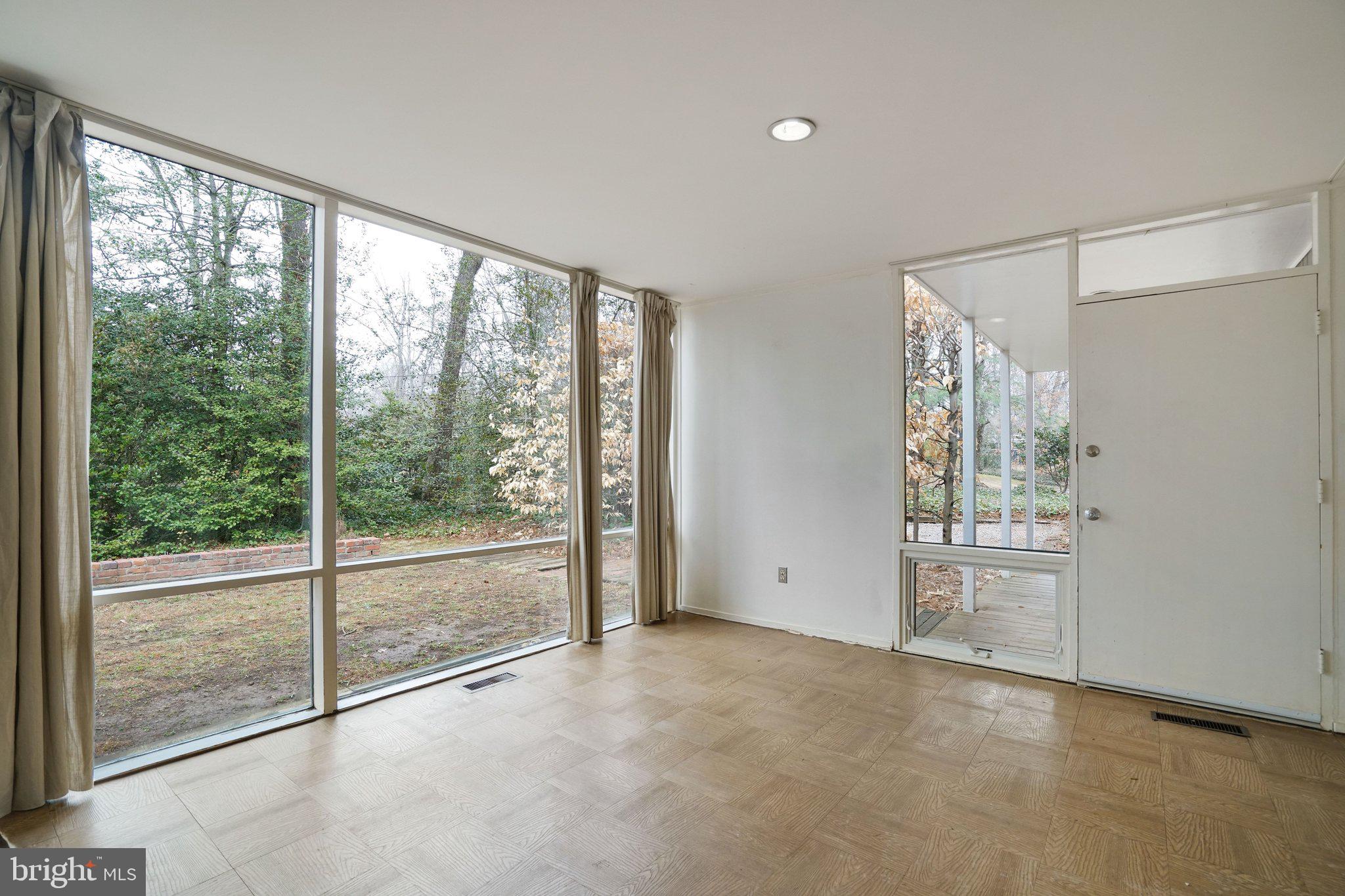 HOLLIN HILLS - Residential