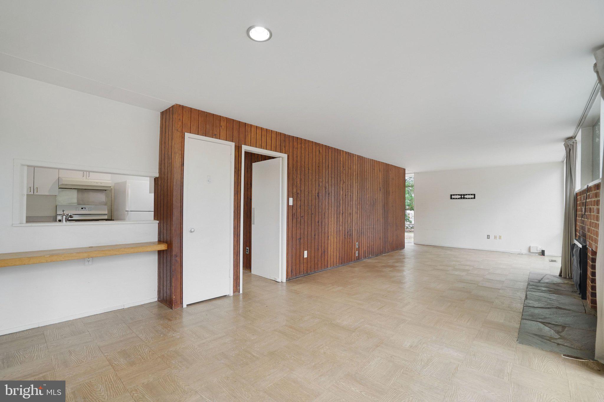 HOLLIN HILLS - Residential