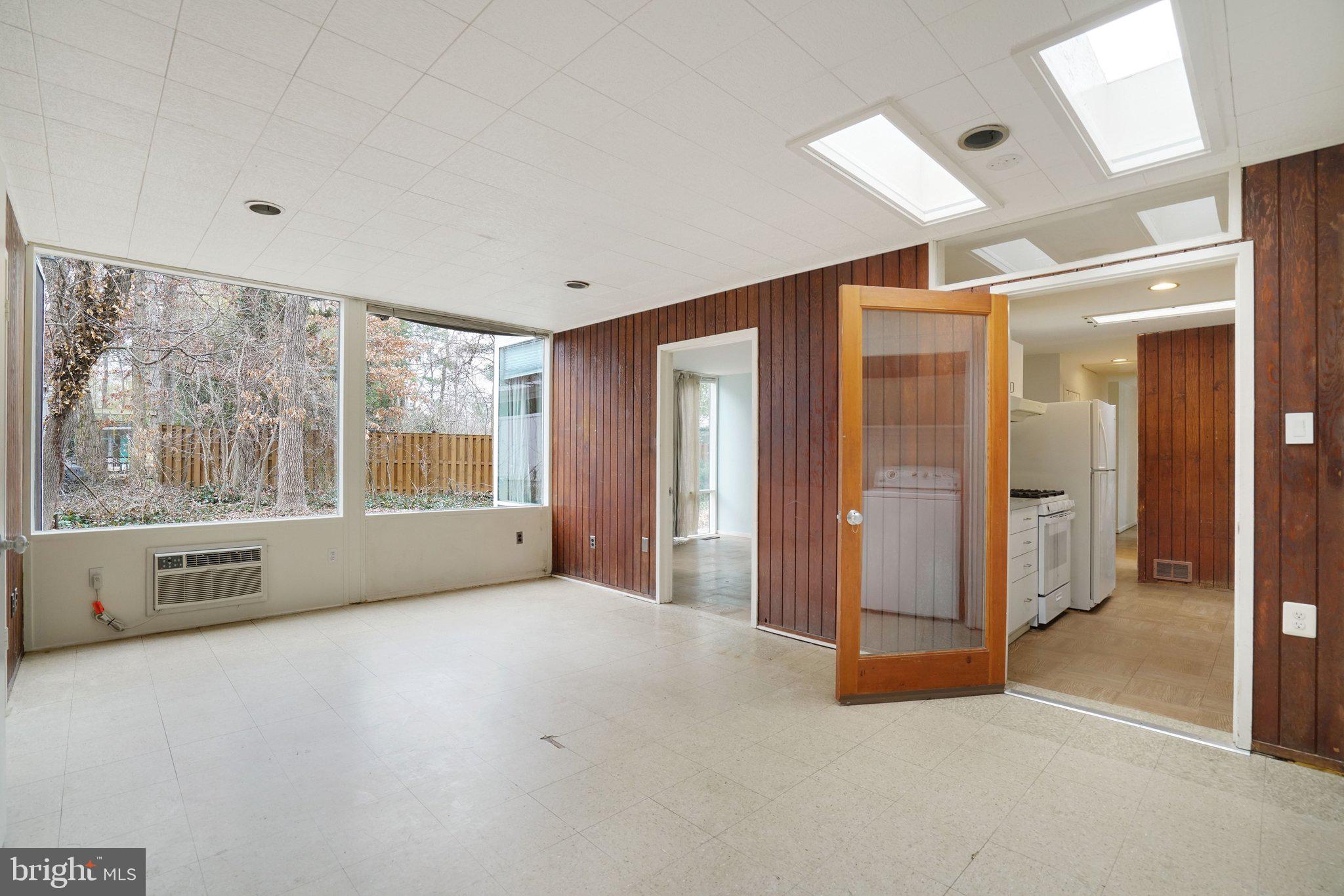 HOLLIN HILLS - Residential