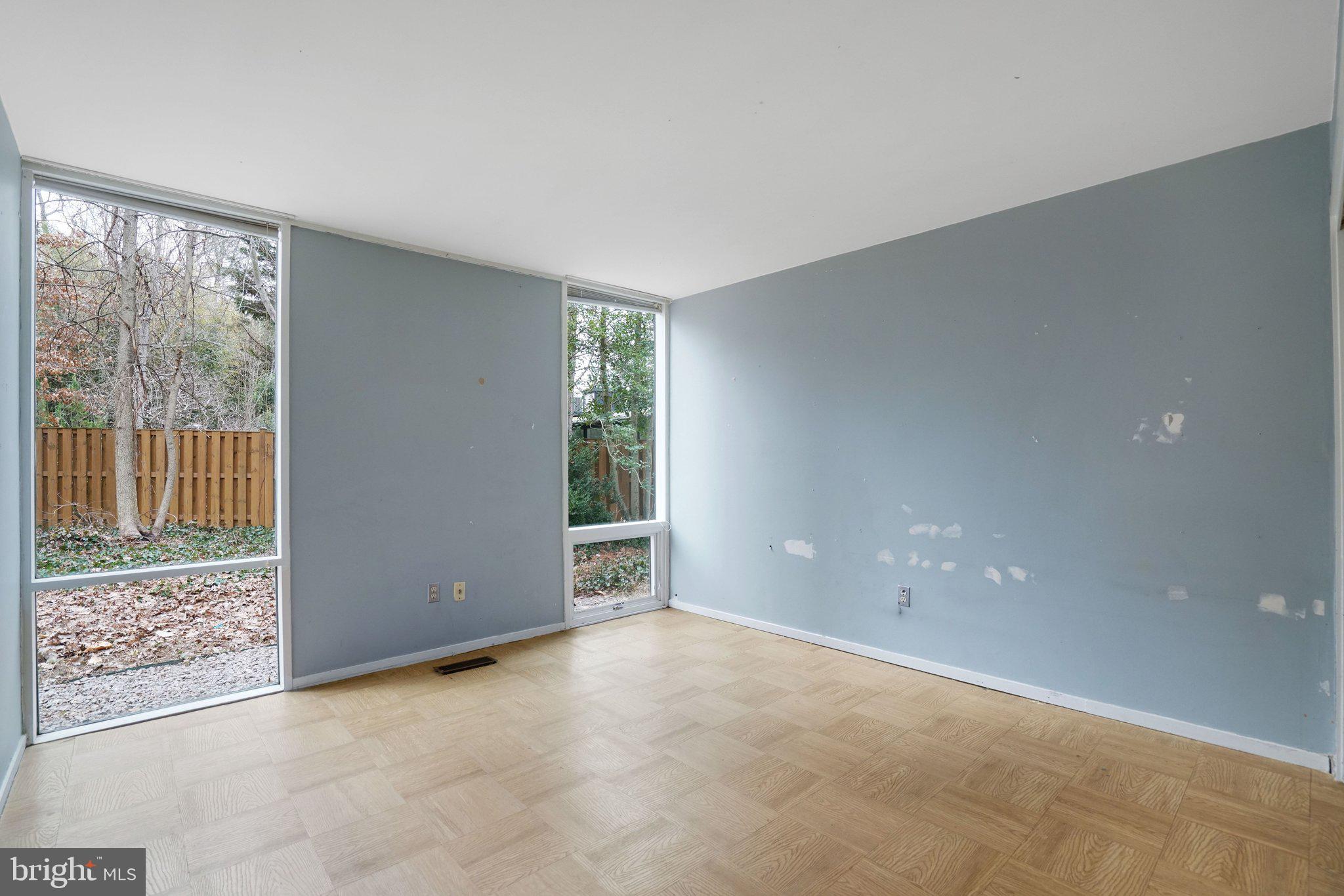 HOLLIN HILLS - Residential