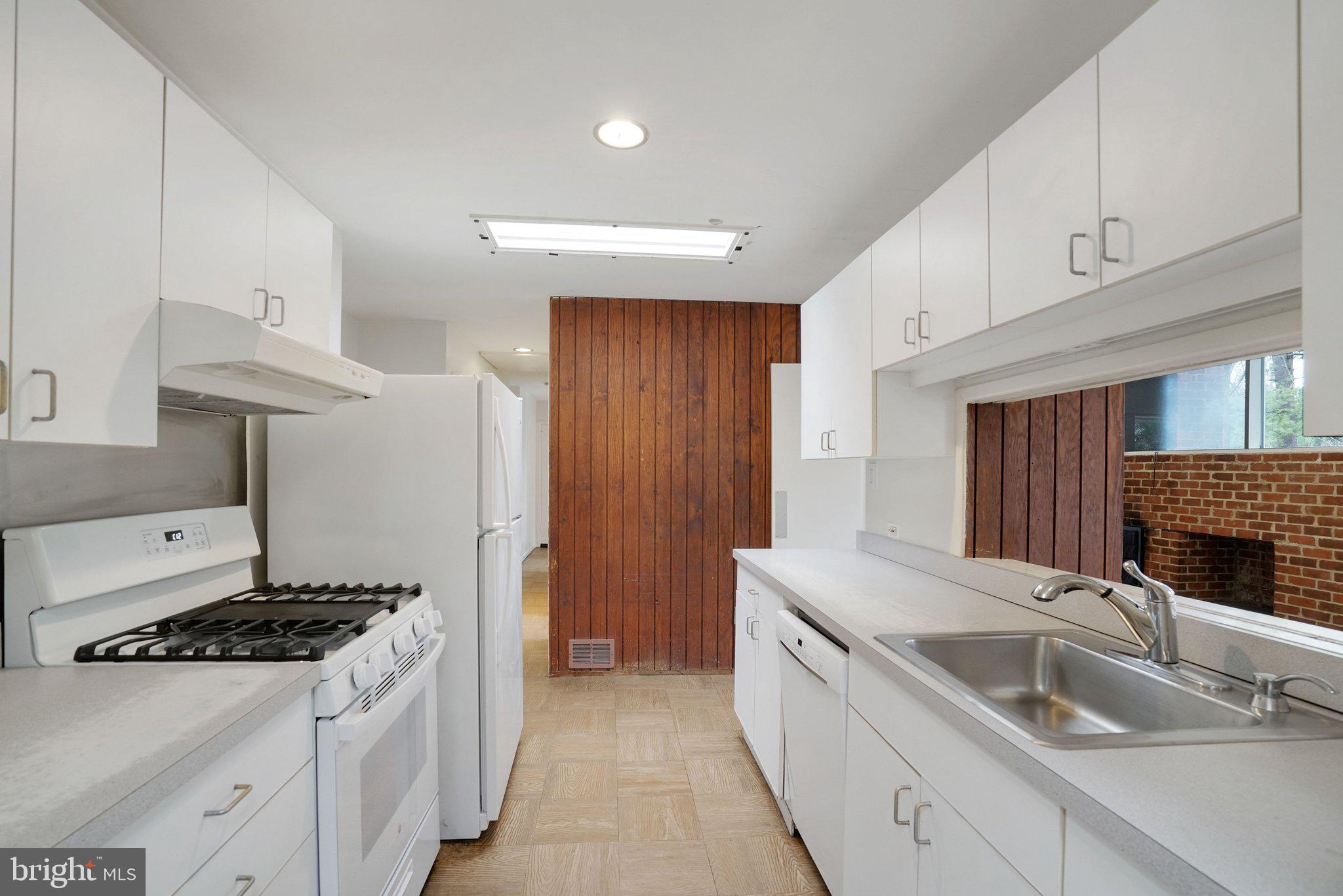 HOLLIN HILLS - Residential