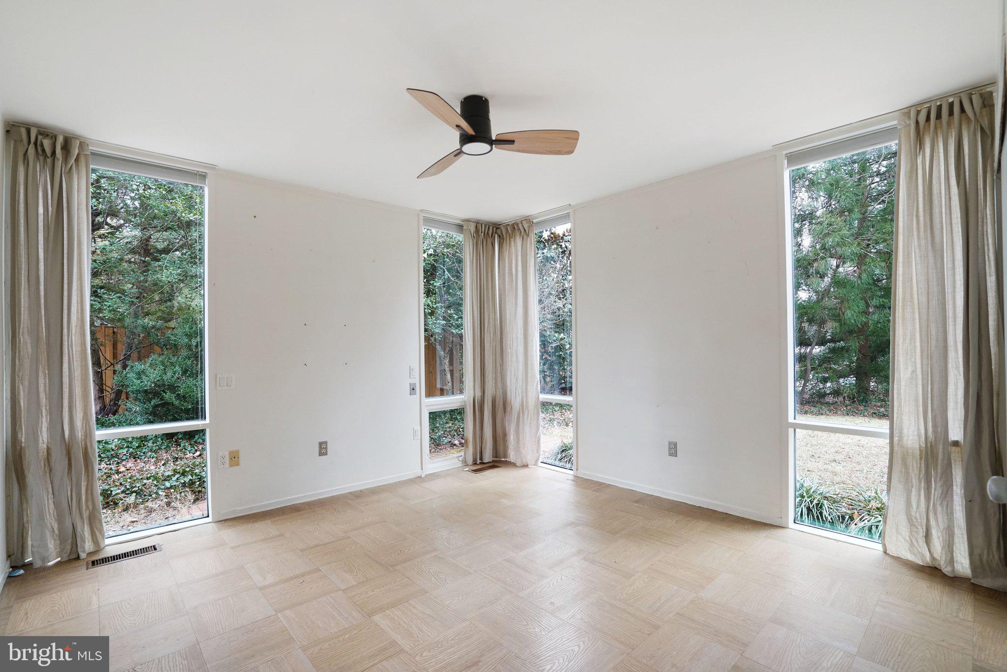 HOLLIN HILLS - Residential