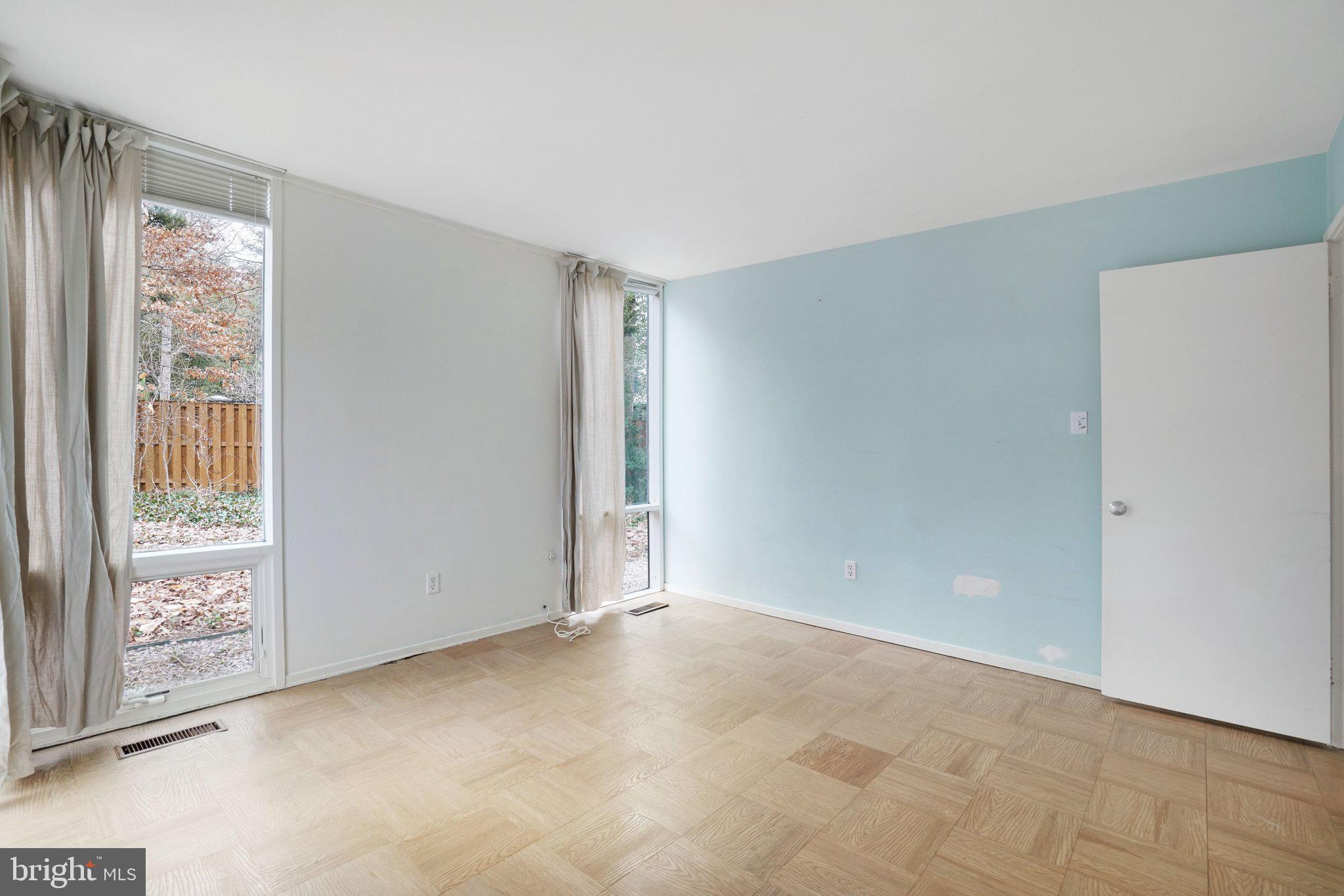 HOLLIN HILLS - Residential