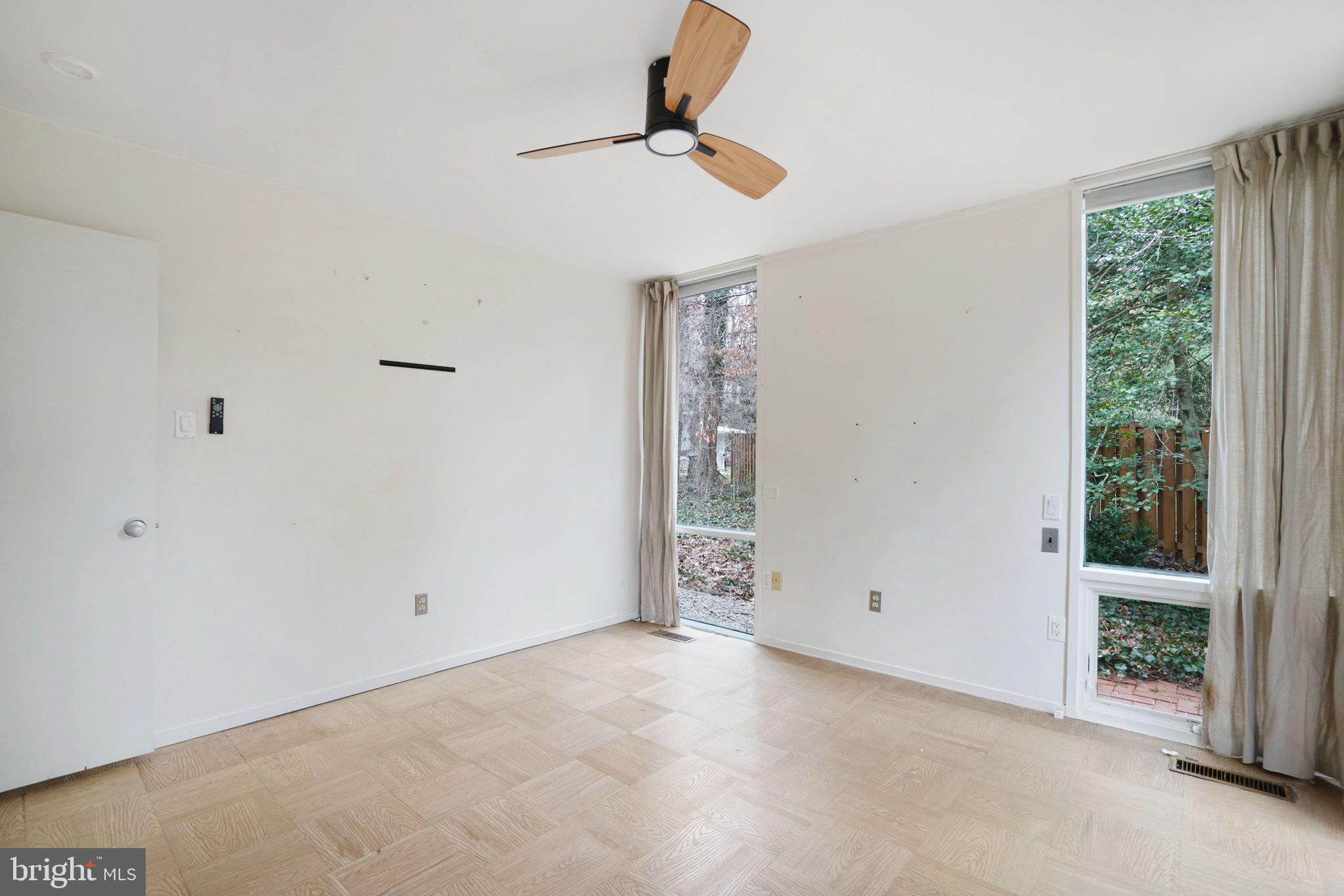 HOLLIN HILLS - Residential