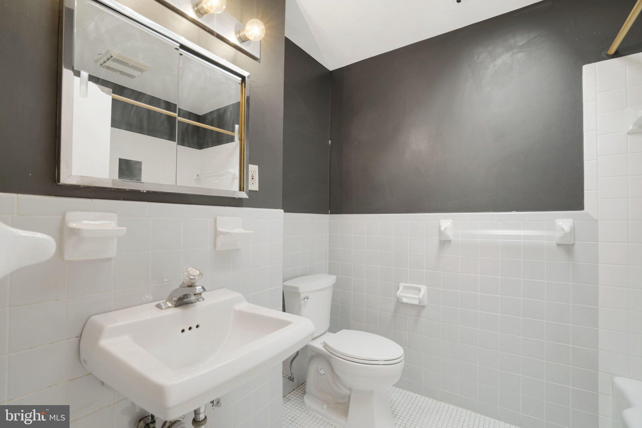 HOLLIN HILLS - Residential