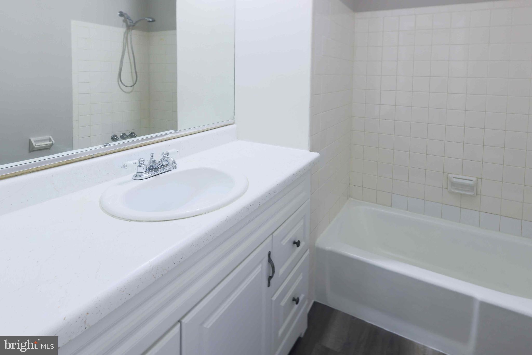 WHITE OAK MANOR - Residential