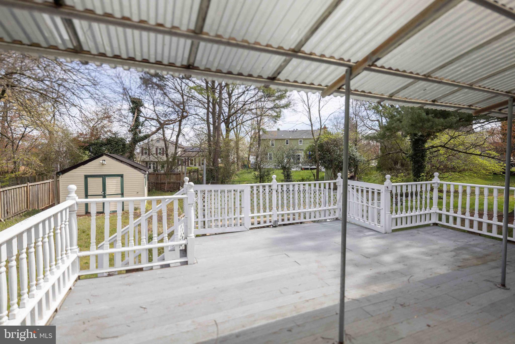 WHITE OAK MANOR - Residential