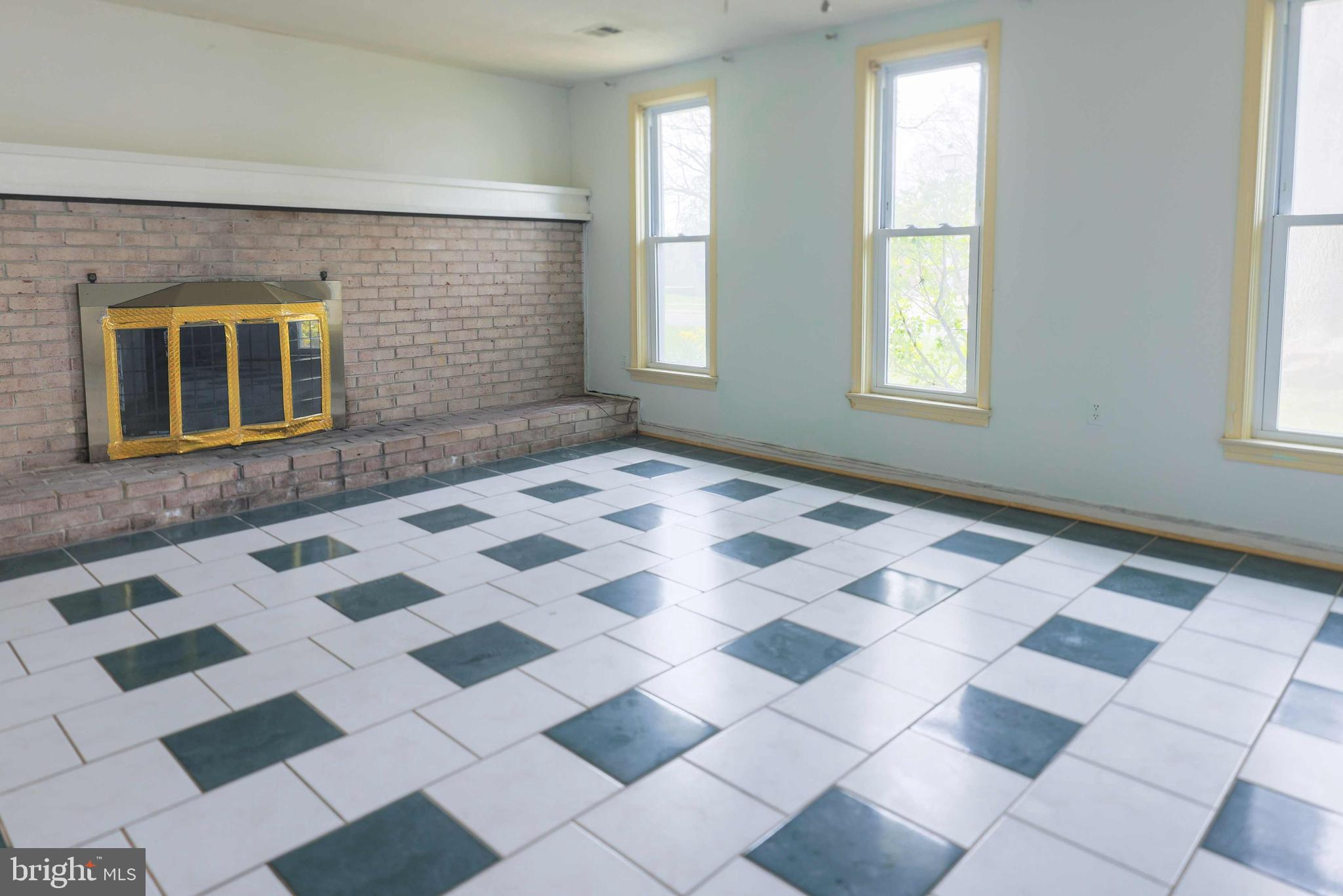 WHITE OAK MANOR - Residential