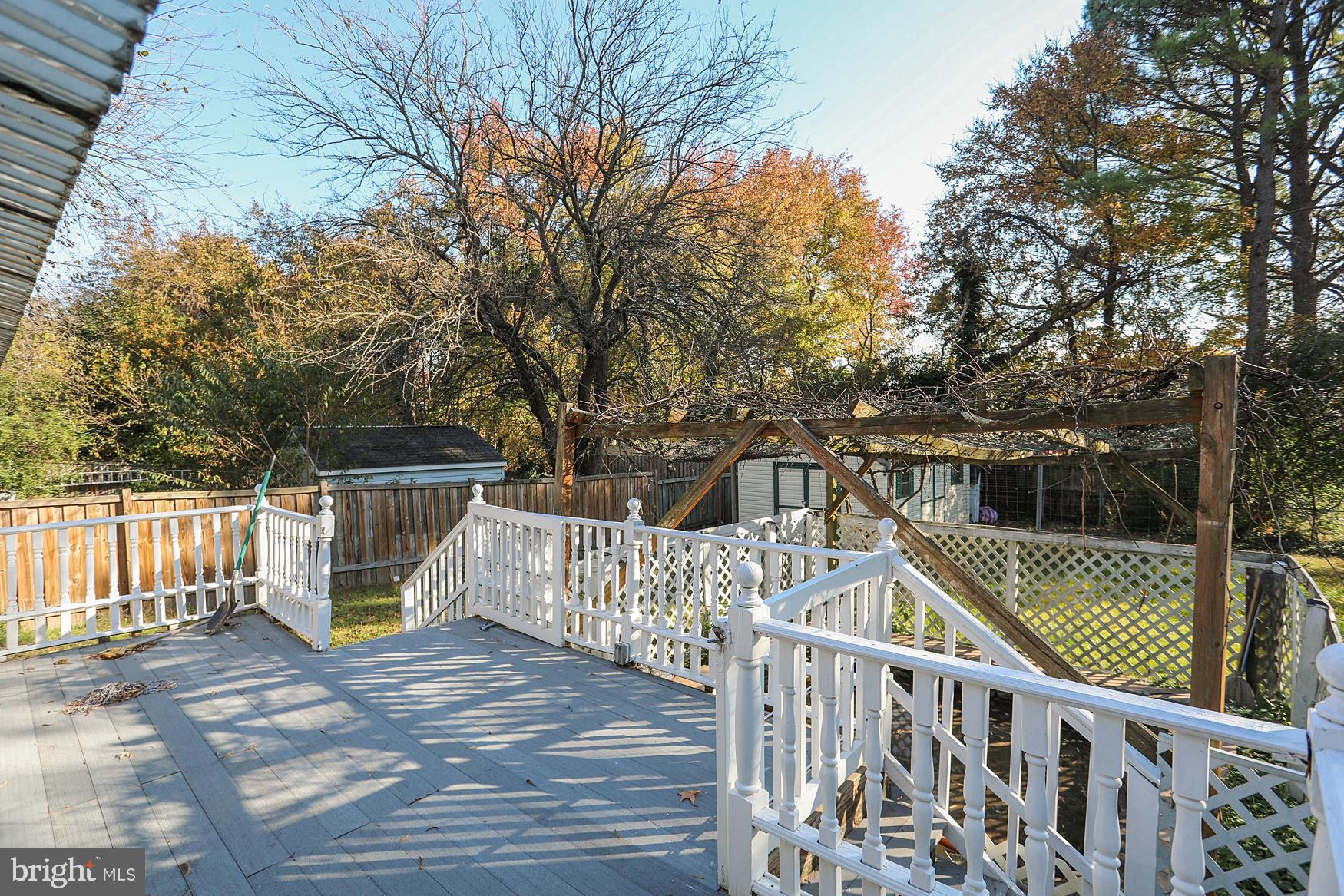 WHITE OAK MANOR - Residential