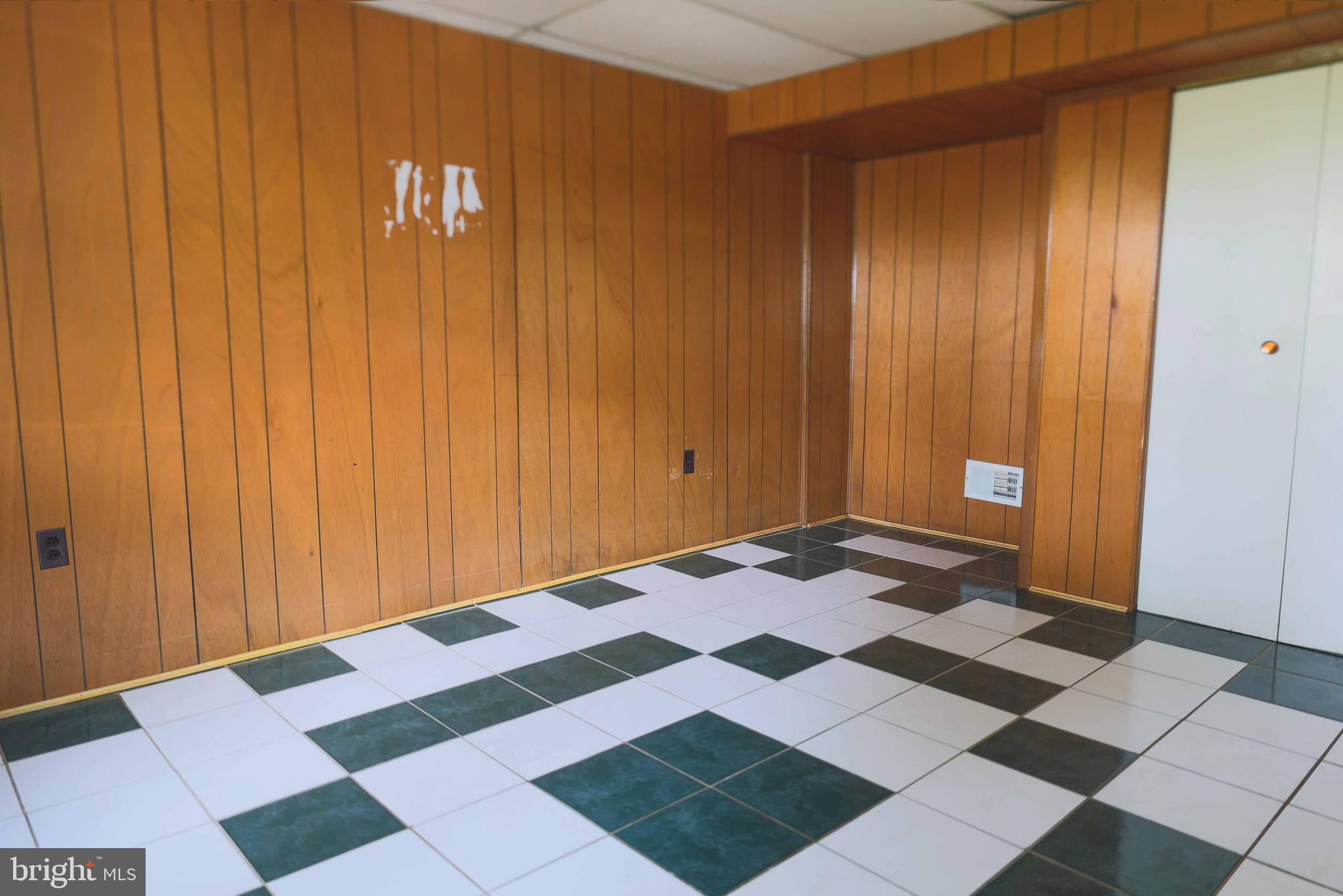 WHITE OAK MANOR - Residential