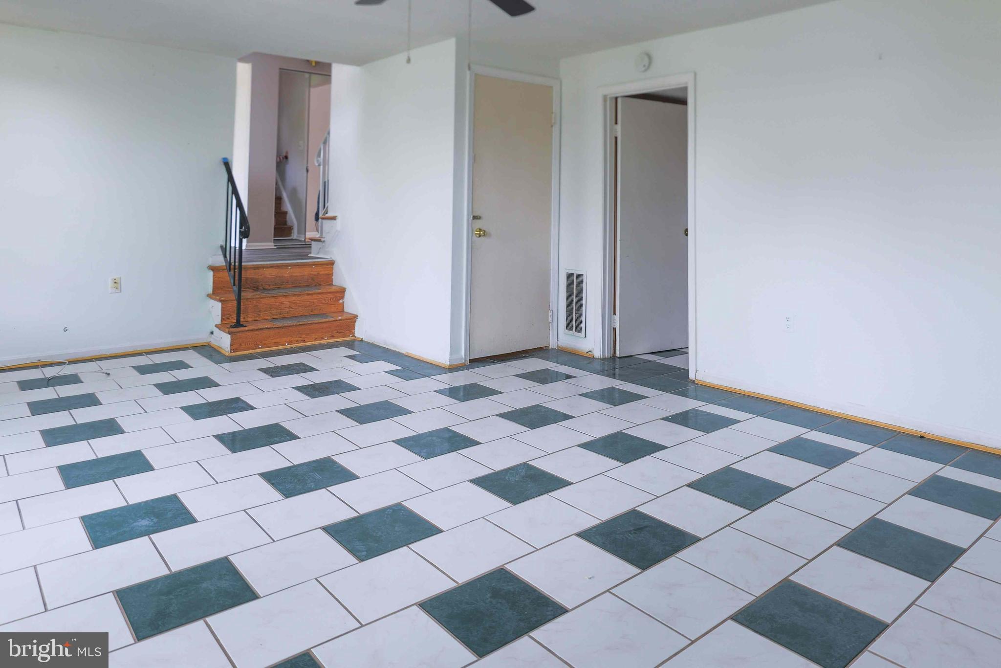 WHITE OAK MANOR - Residential