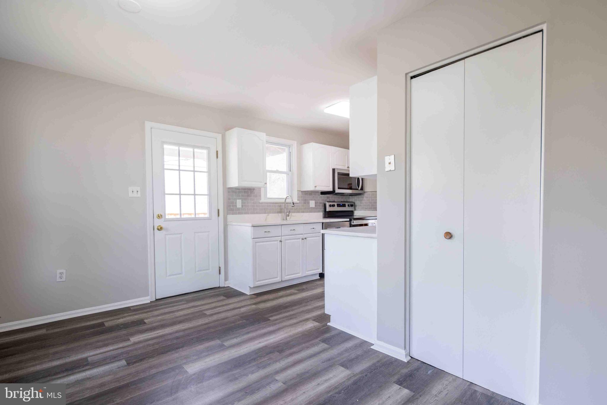 WHITE OAK MANOR - Residential