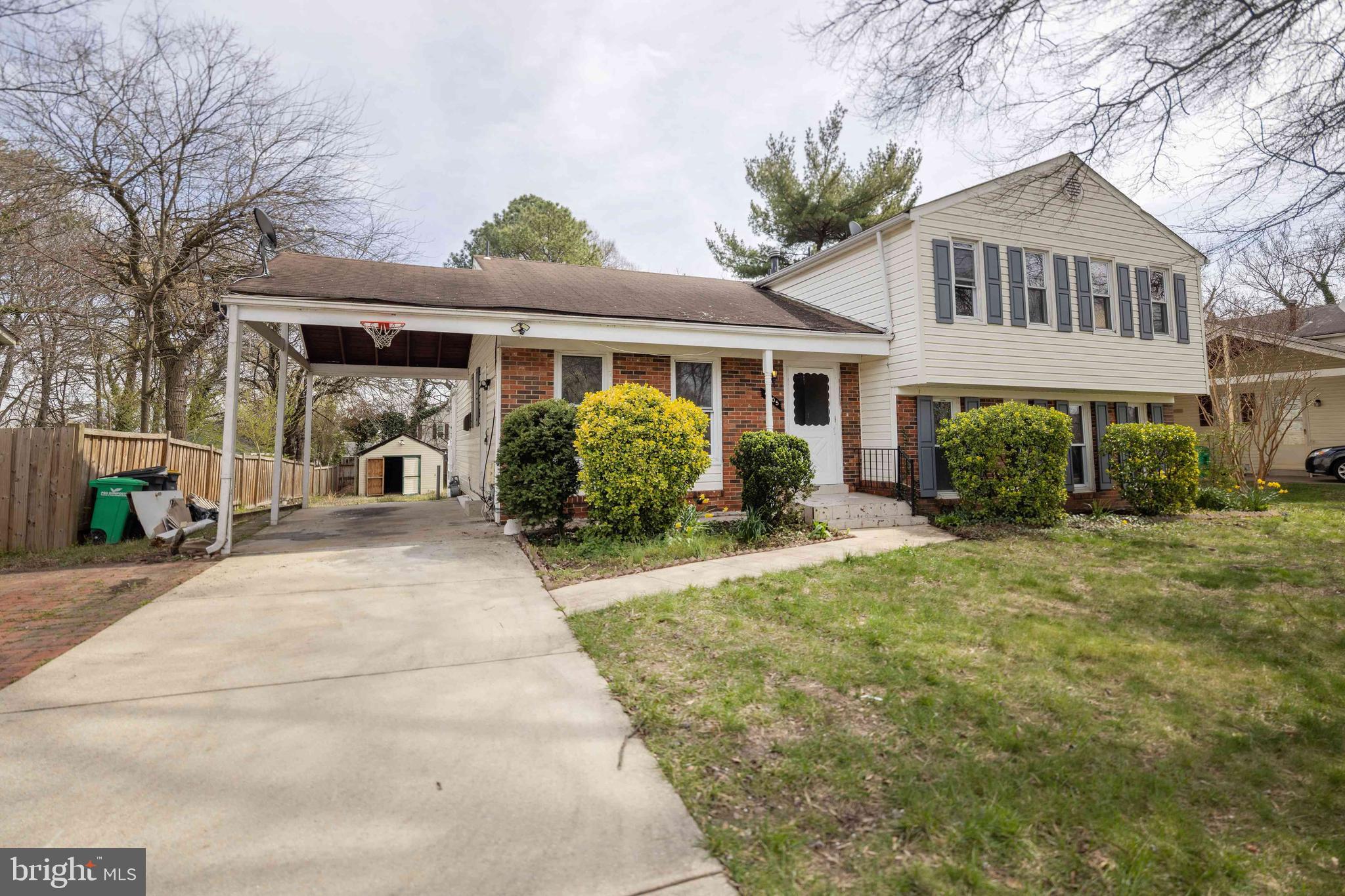 WHITE OAK MANOR - Residential