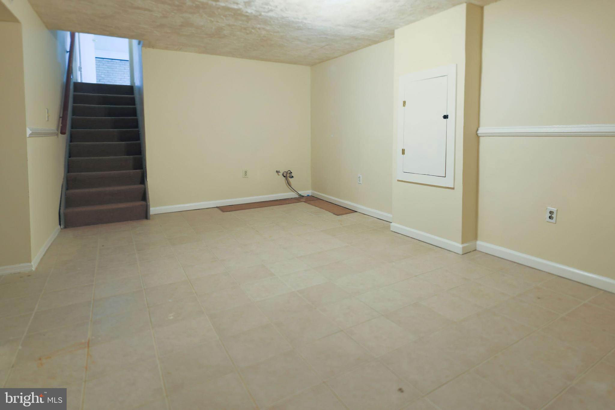 WHITE OAK MANOR - Residential