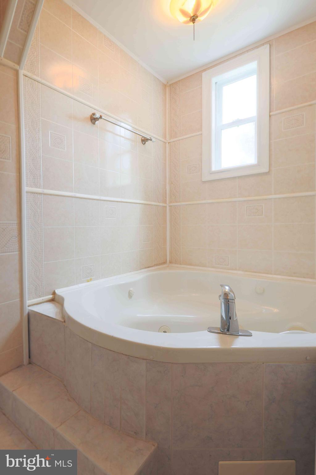 WHITE OAK MANOR - Residential