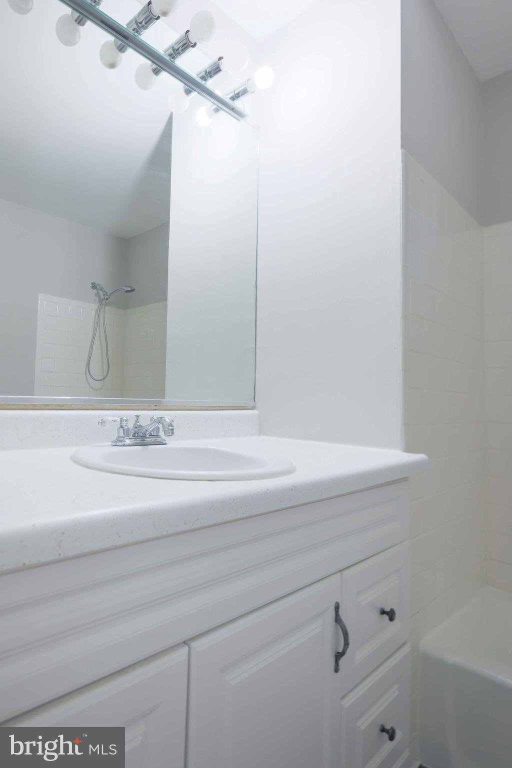 WHITE OAK MANOR - Residential