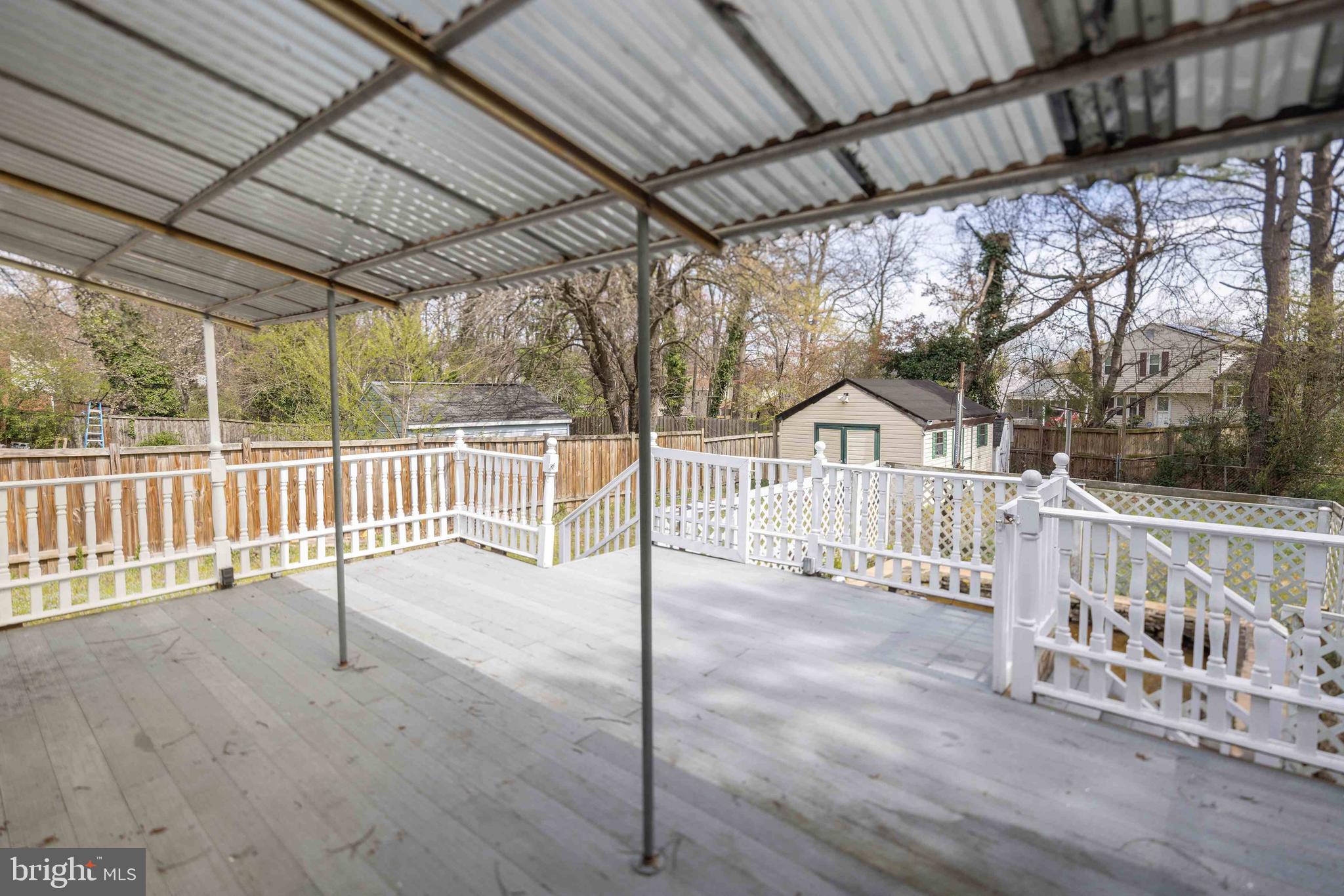 WHITE OAK MANOR - Residential