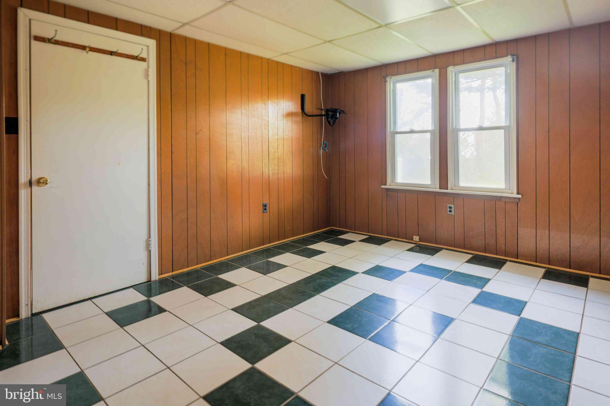 WHITE OAK MANOR - Residential