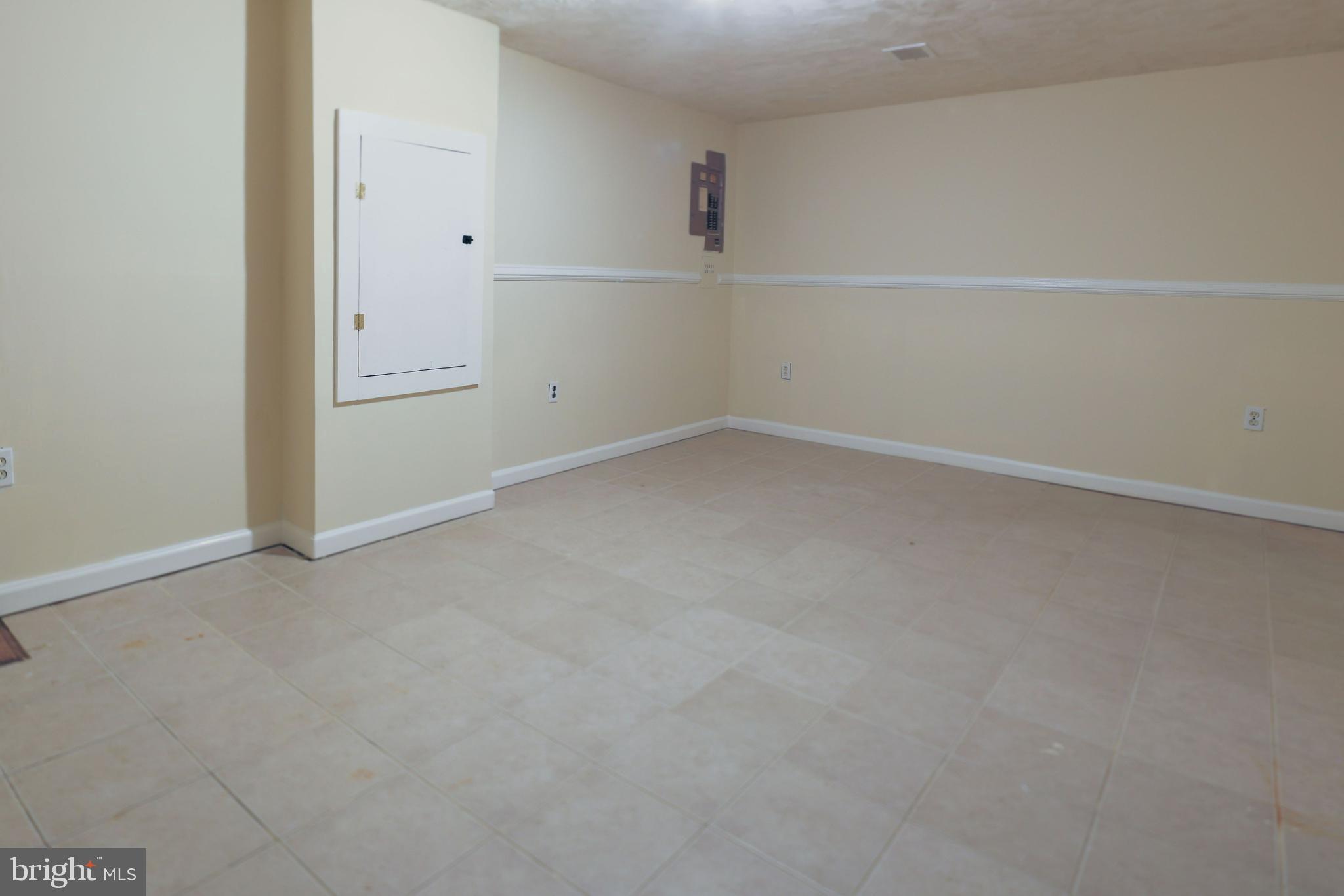 WHITE OAK MANOR - Residential