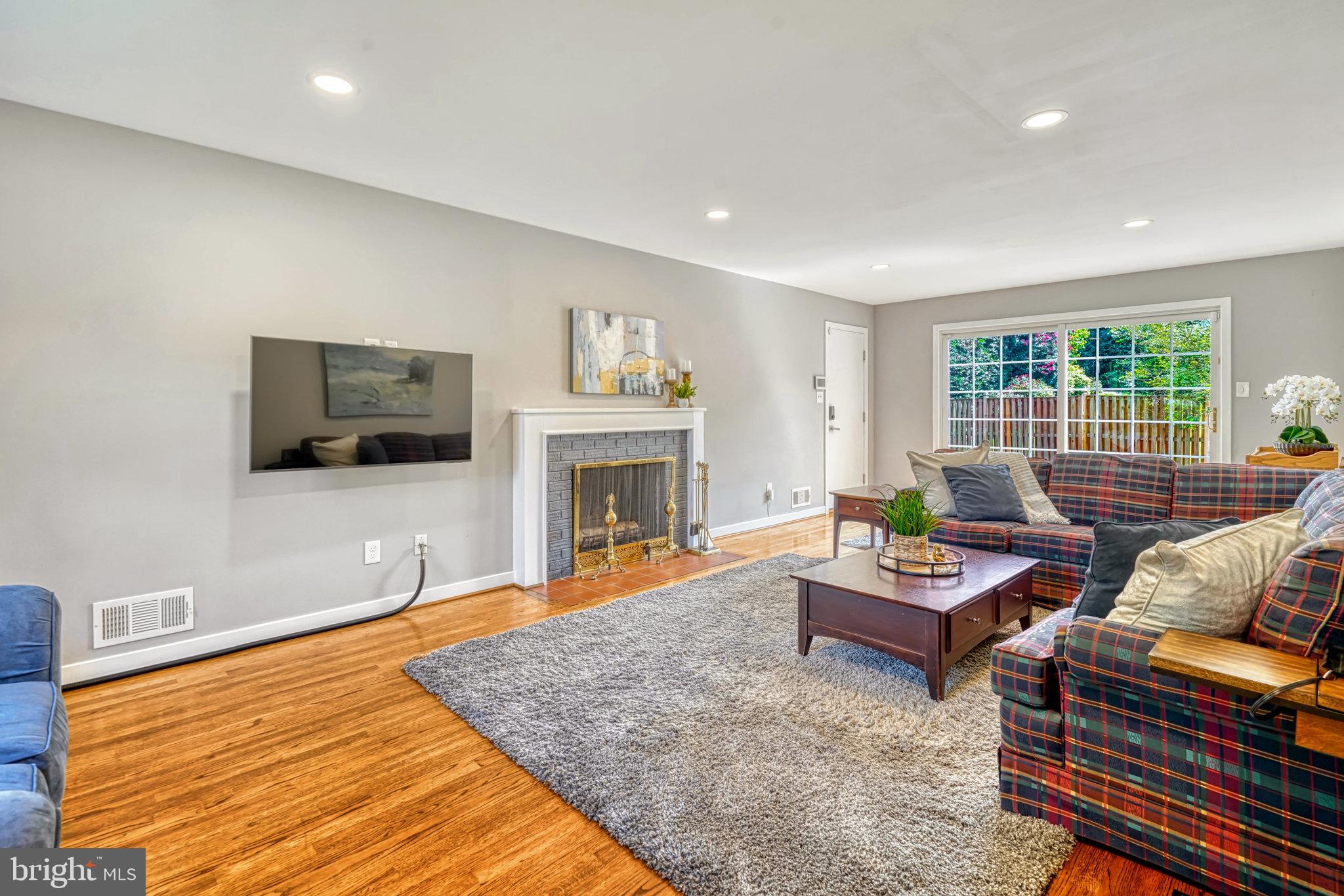 MC LEAN HAMLET - Residential