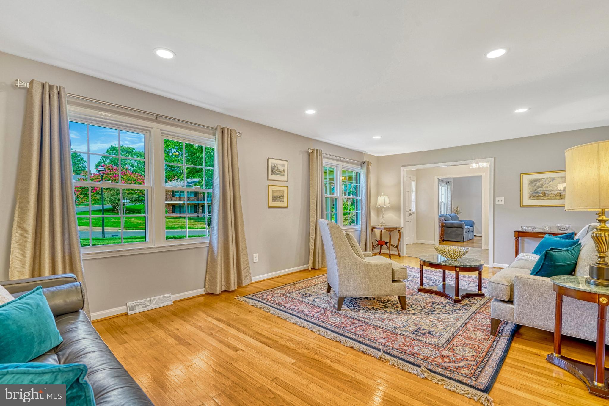 MC LEAN HAMLET - Residential