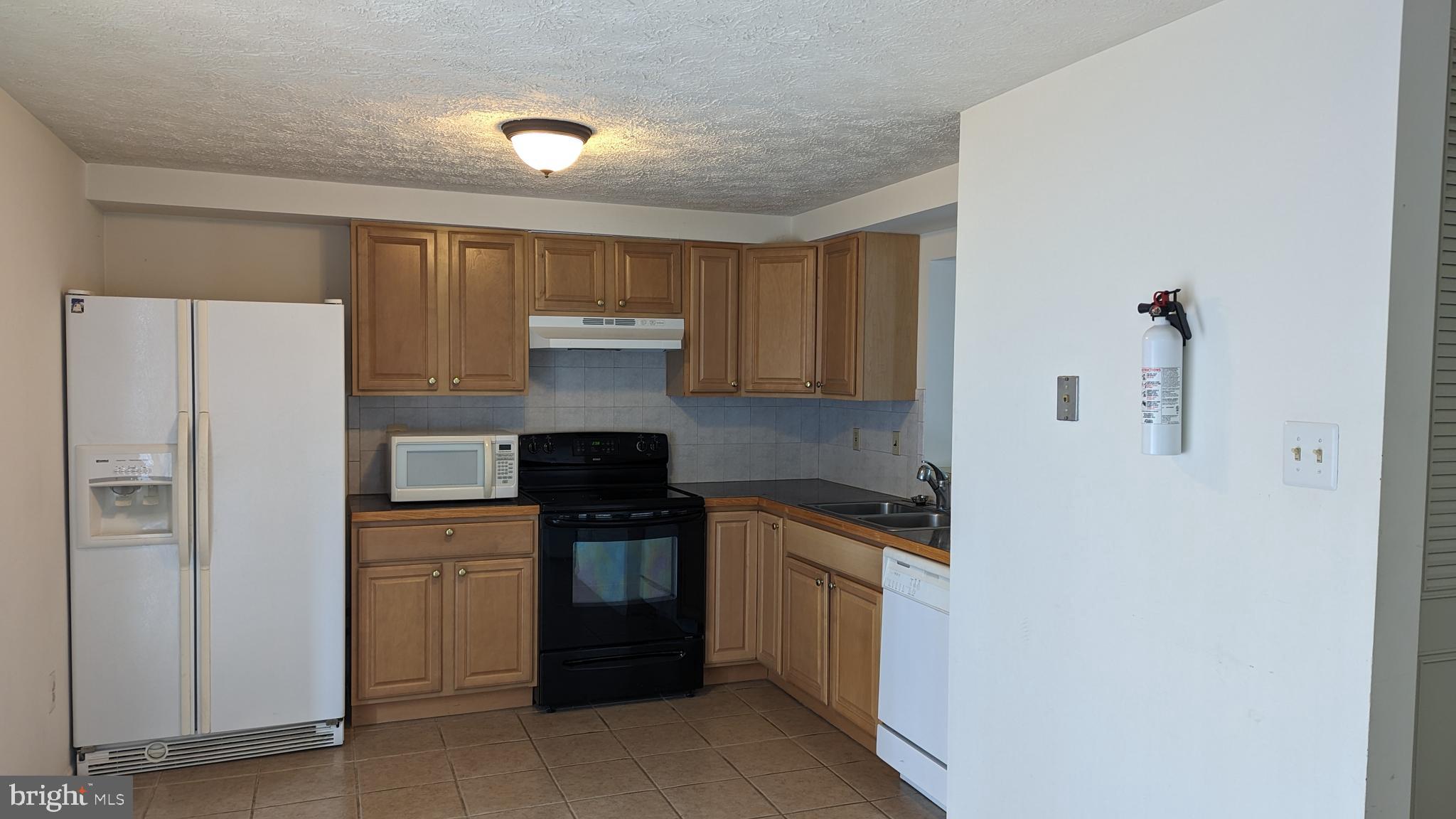 DEERFIELD - Residential Lease