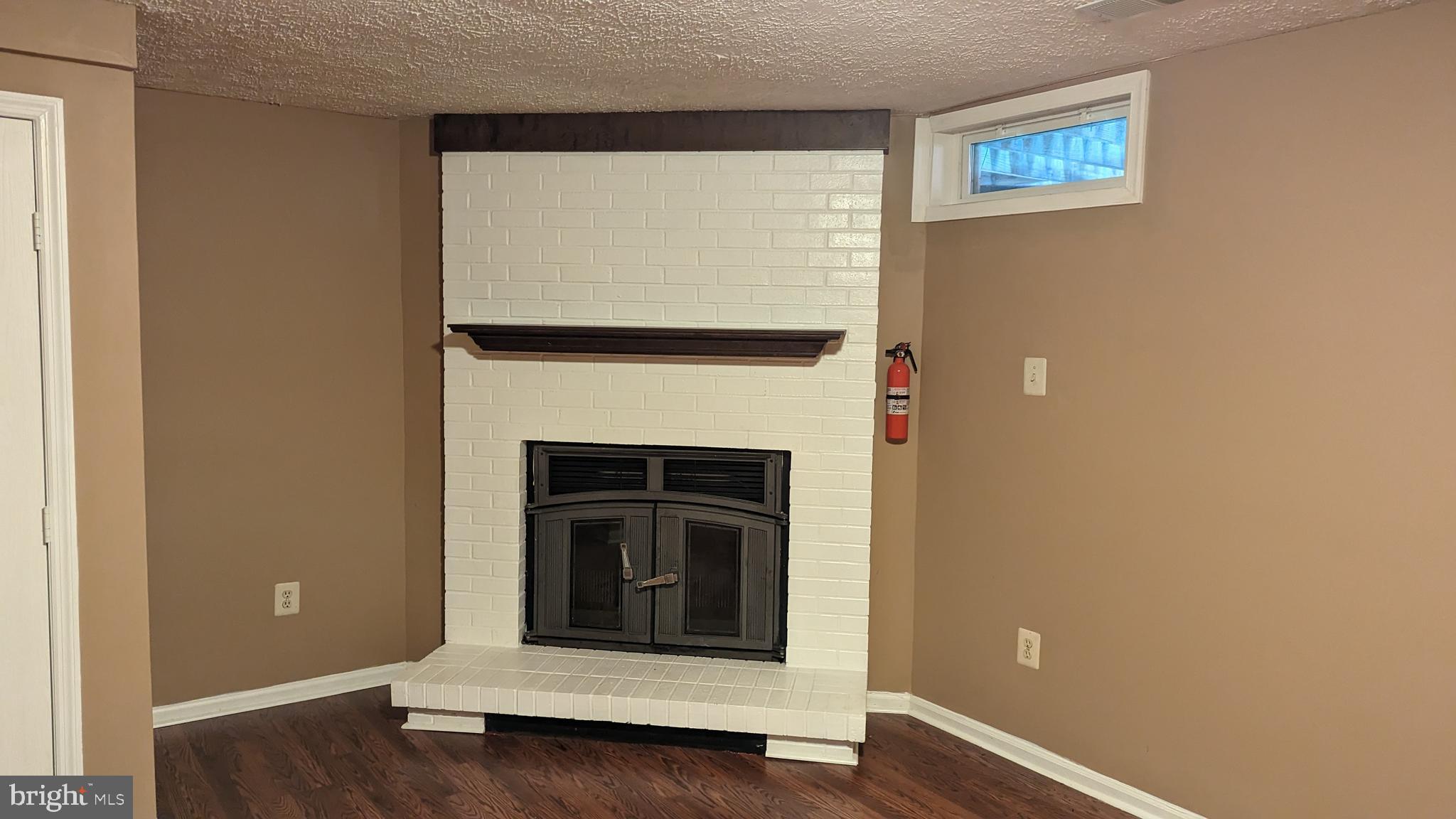 DEERFIELD - Residential Lease