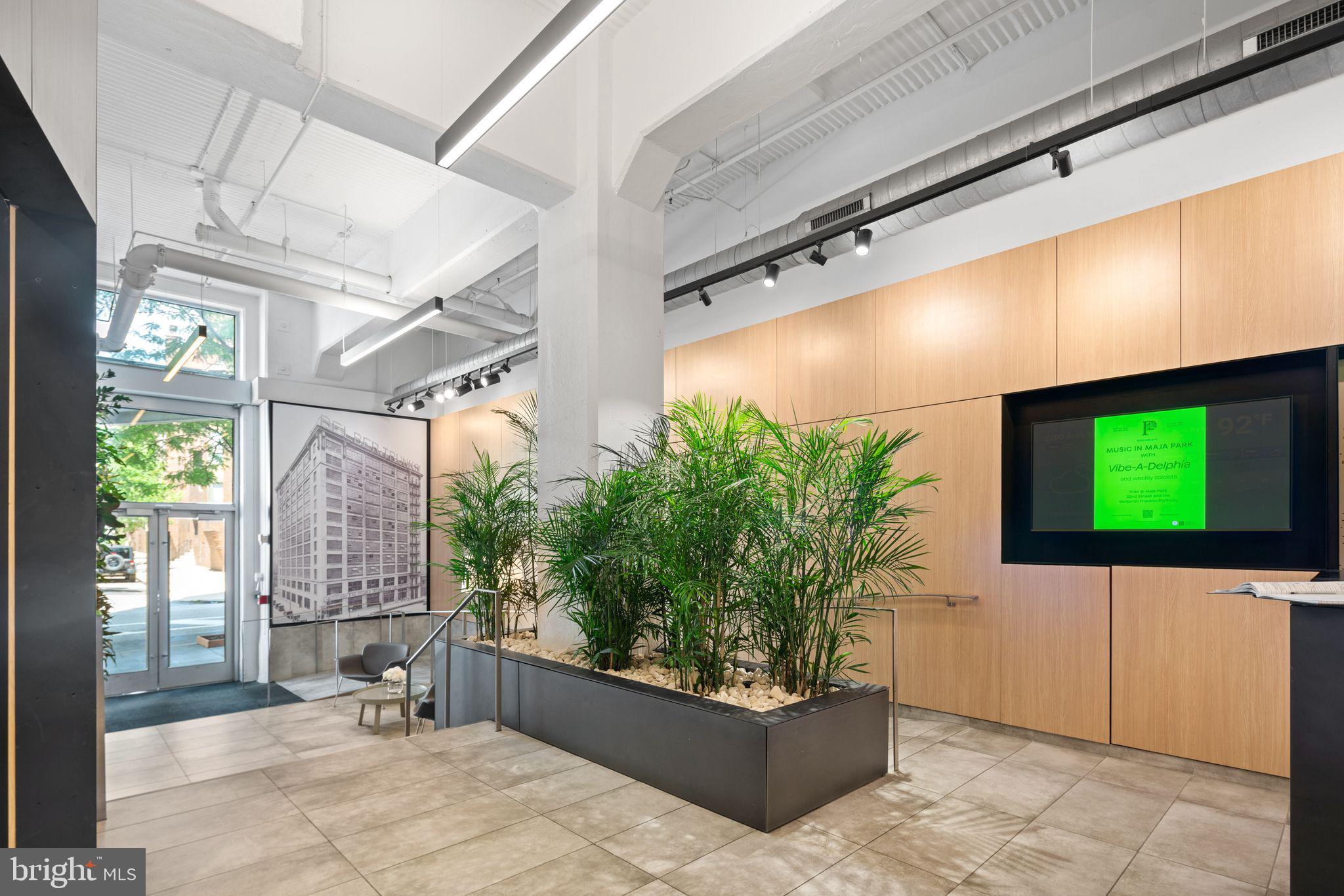 2200 ARCH STREET 28 505