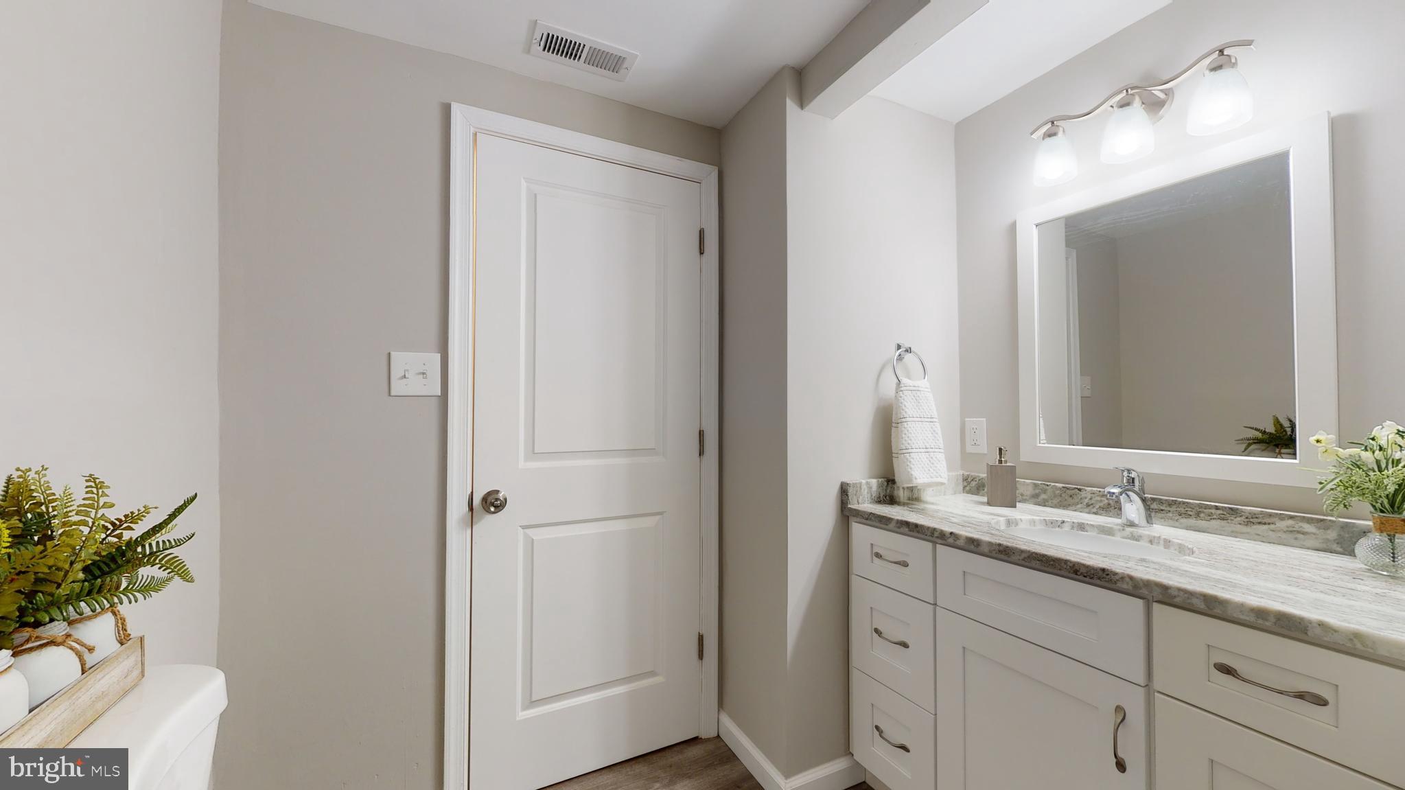 GOLDEN BEACH - Residential