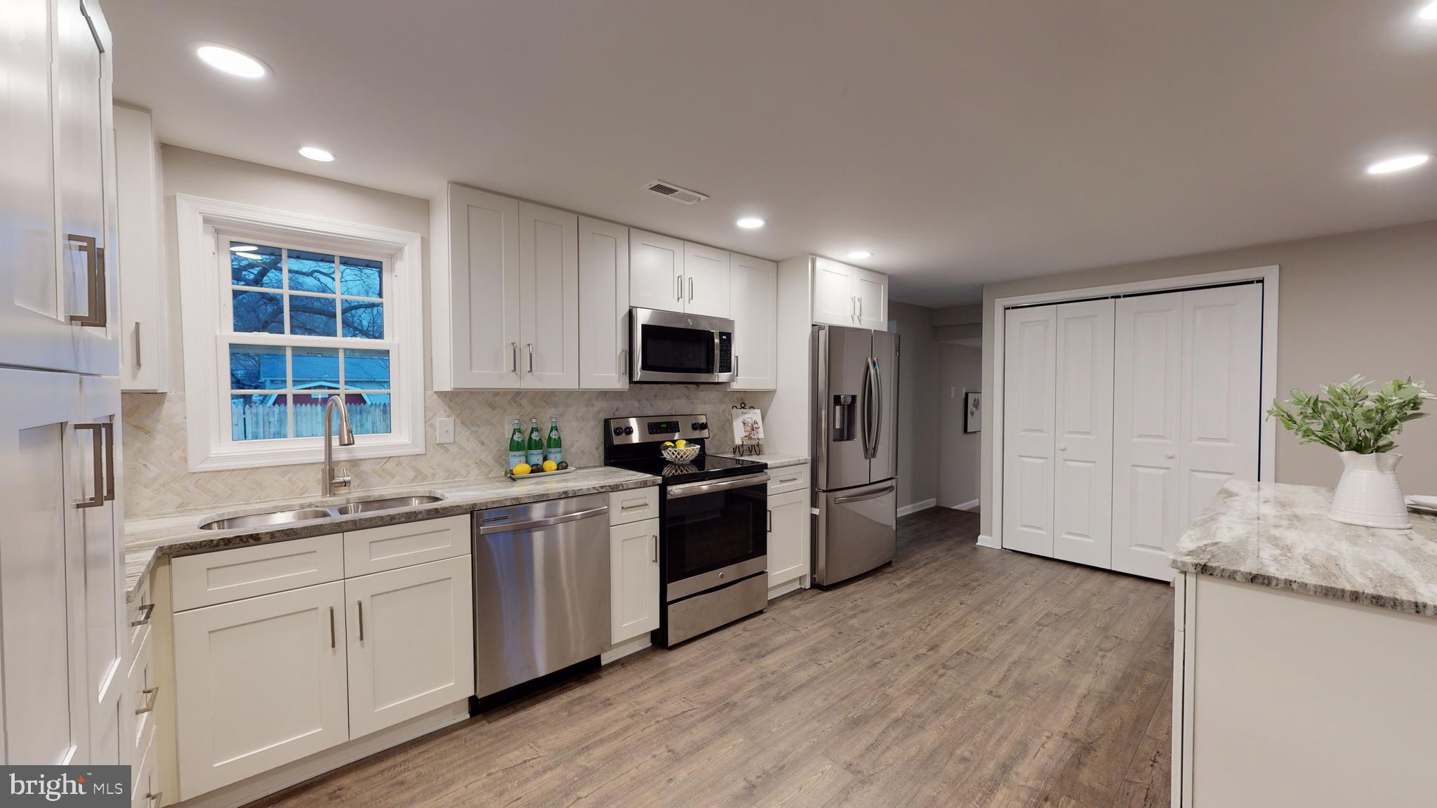 GOLDEN BEACH - Residential